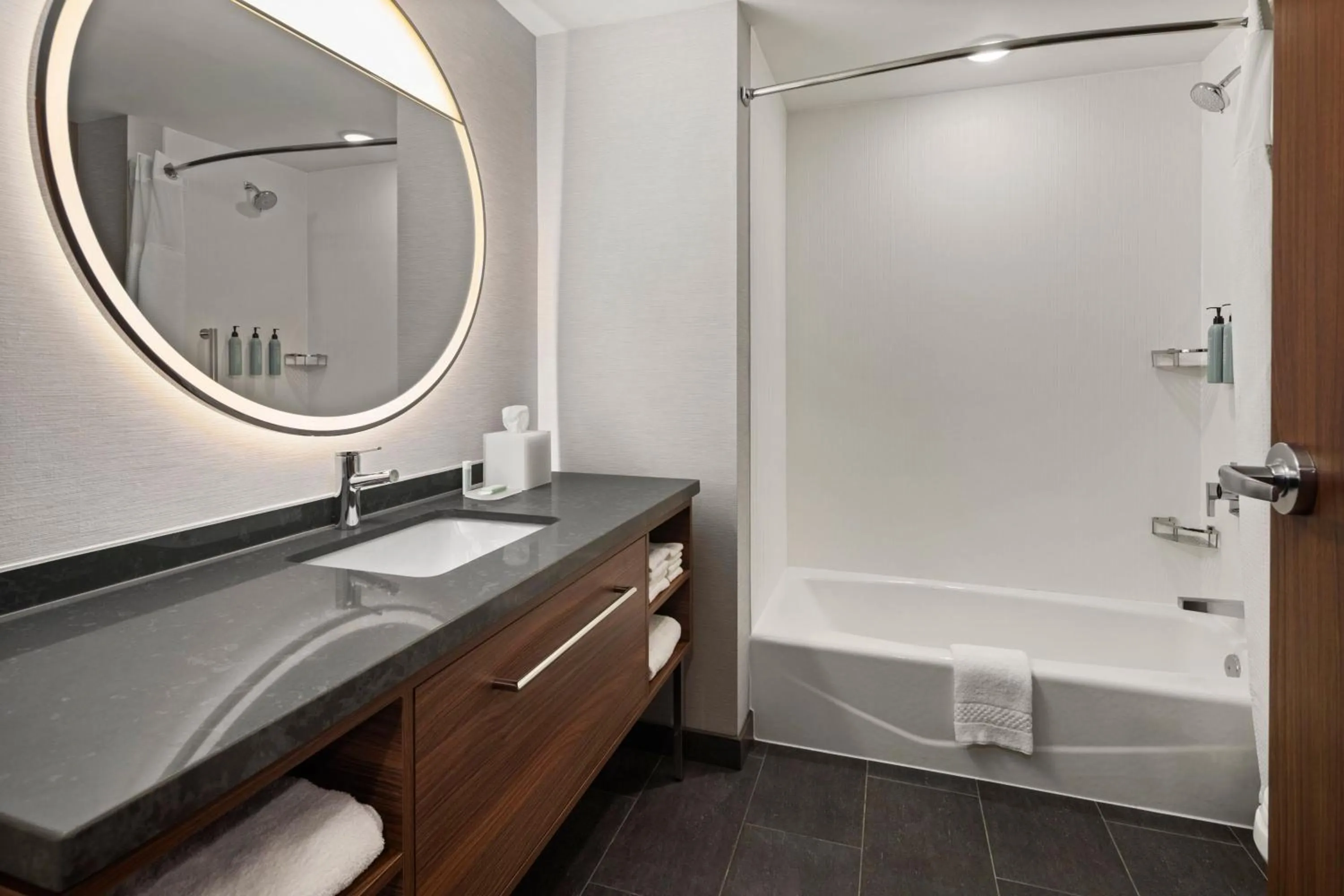 Bathroom in Courtyard by Marriott Bettendorf