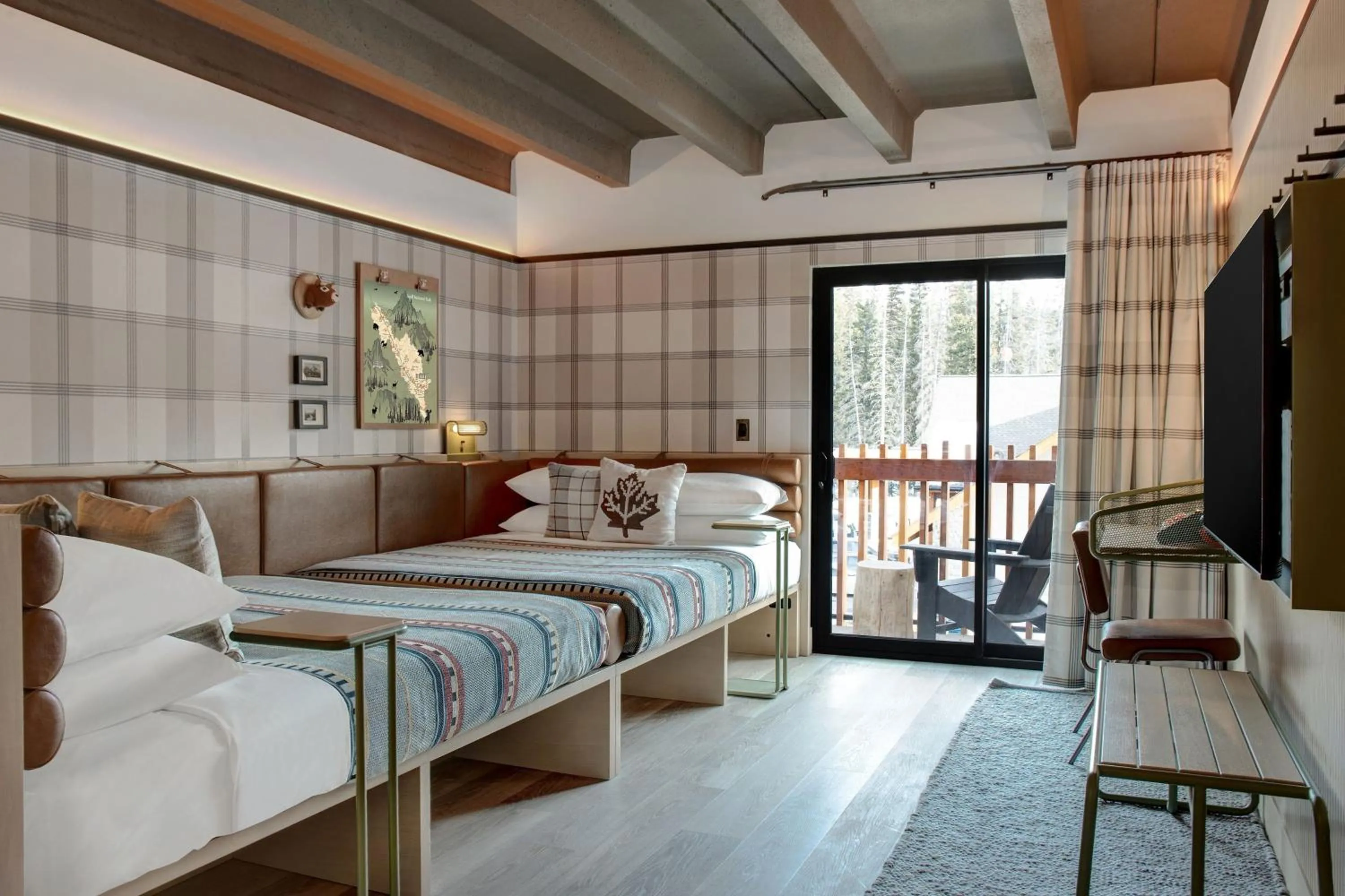 Photo of the whole room, Bed in Banff Voyager Inn