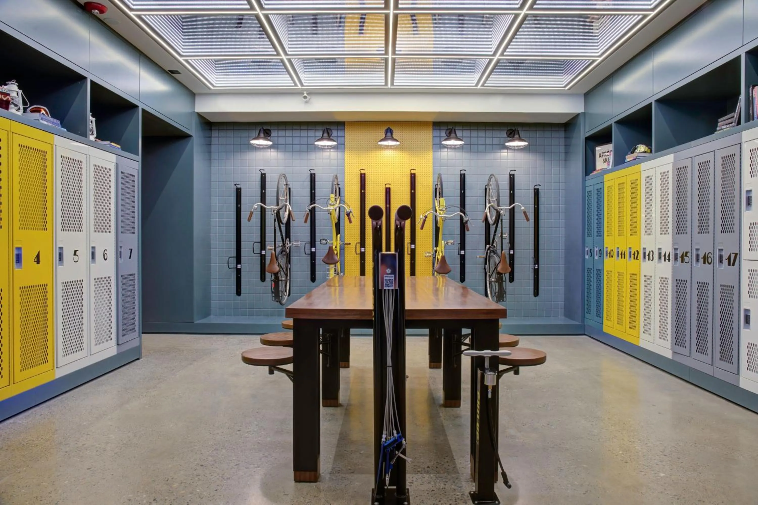 Lobby or reception in Banff Voyager Inn