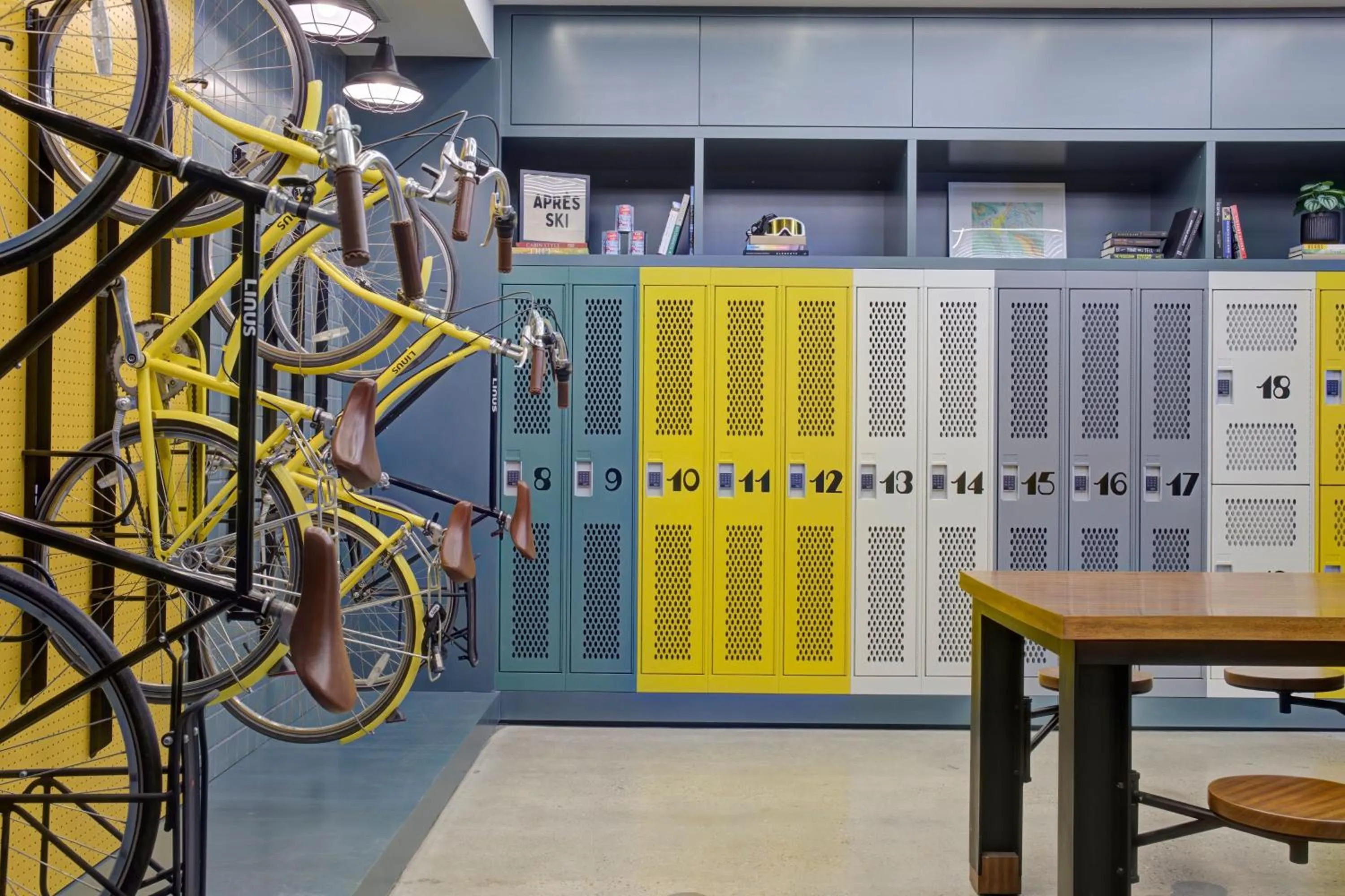 Lobby or reception in Banff Voyager Inn