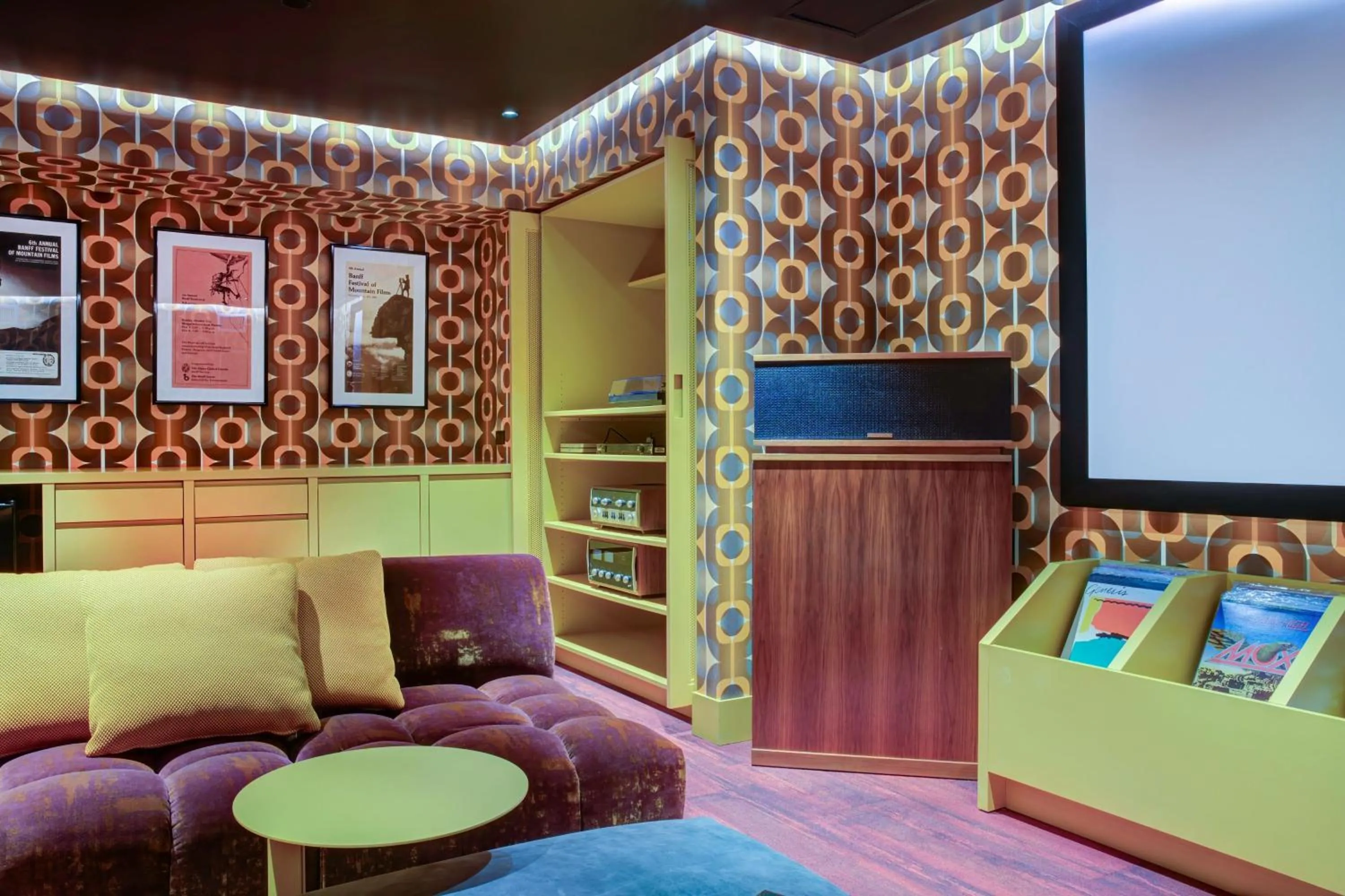 Photo of the whole room, Seating Area in Banff Voyager Inn