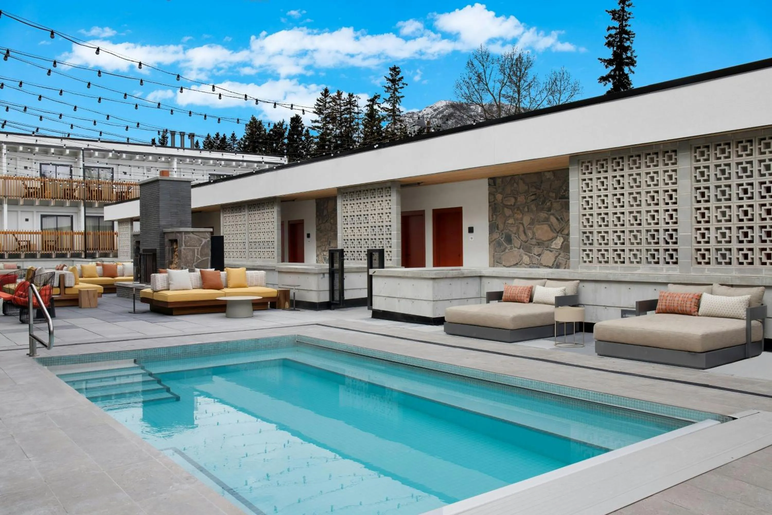 Swimming pool in Moxy Banff