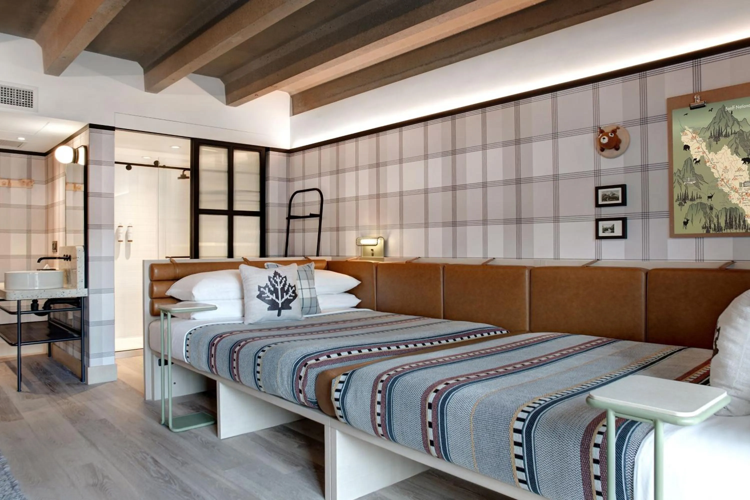 Photo of the whole room, Bed in Banff Voyager Inn