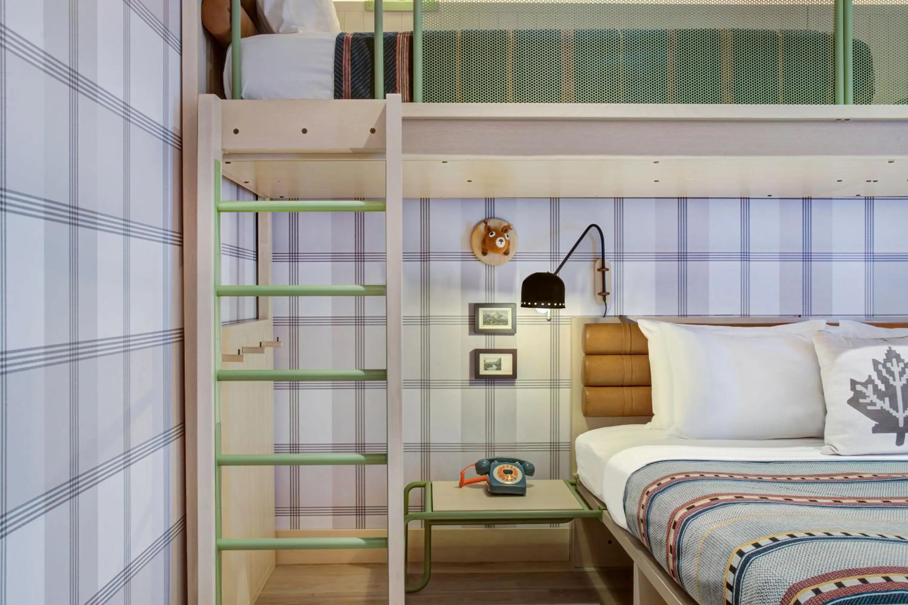 Bedroom, Bed in Banff Voyager Inn