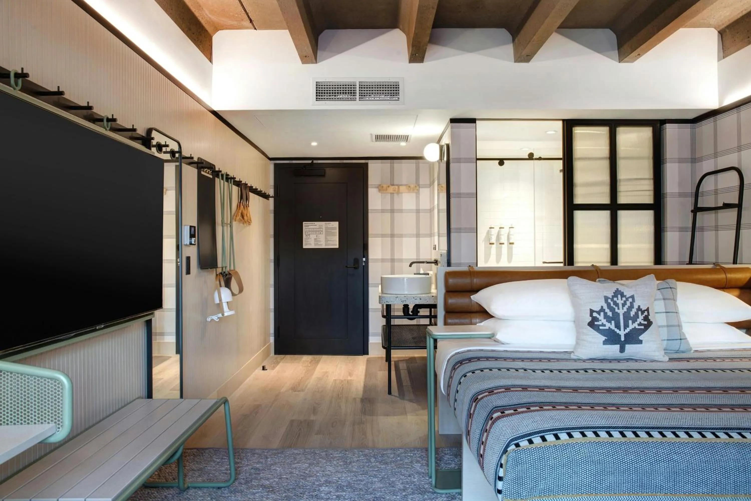 Photo of the whole room in Moxy Banff