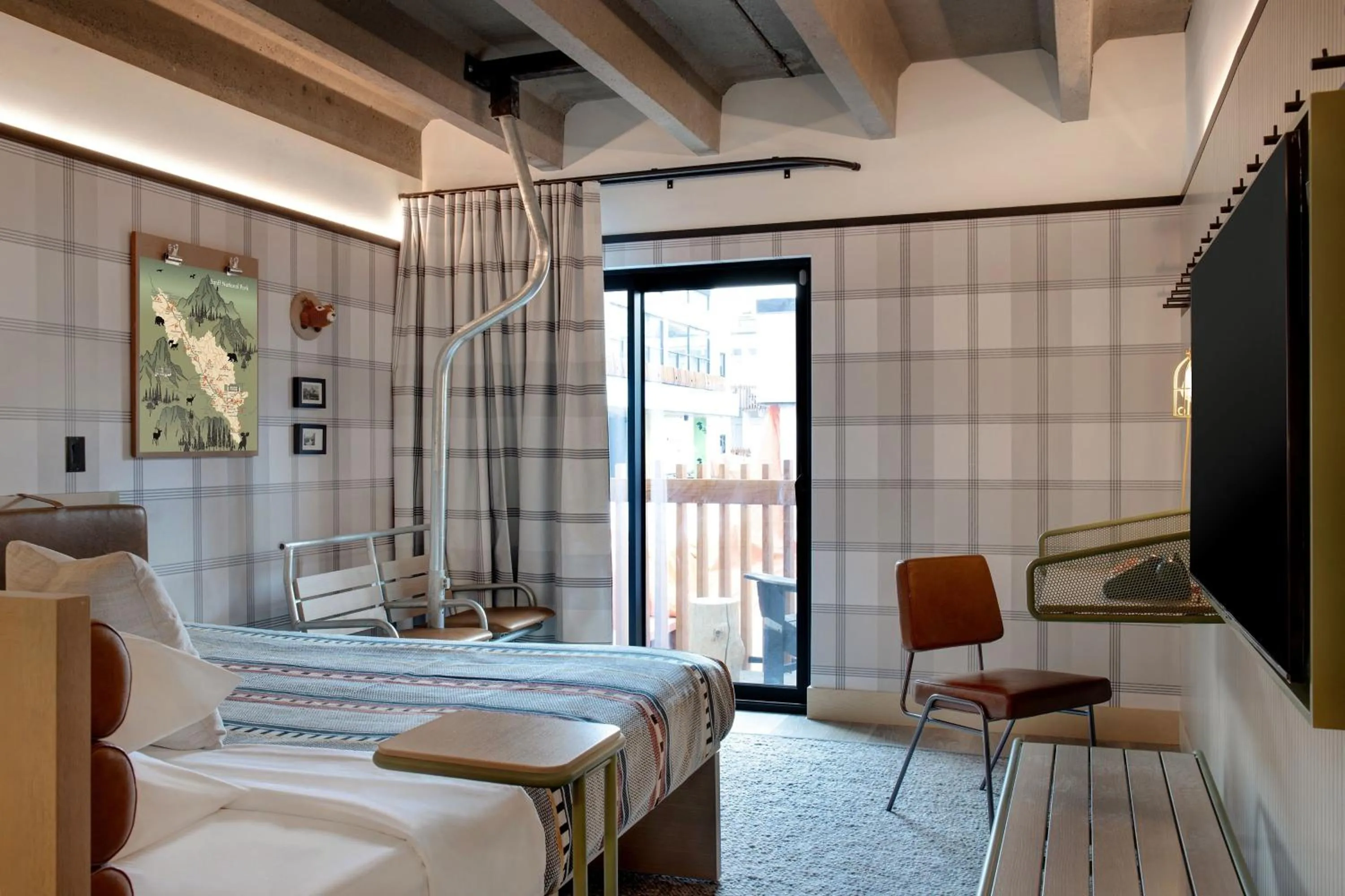 Photo of the whole room, Bed in Banff Voyager Inn