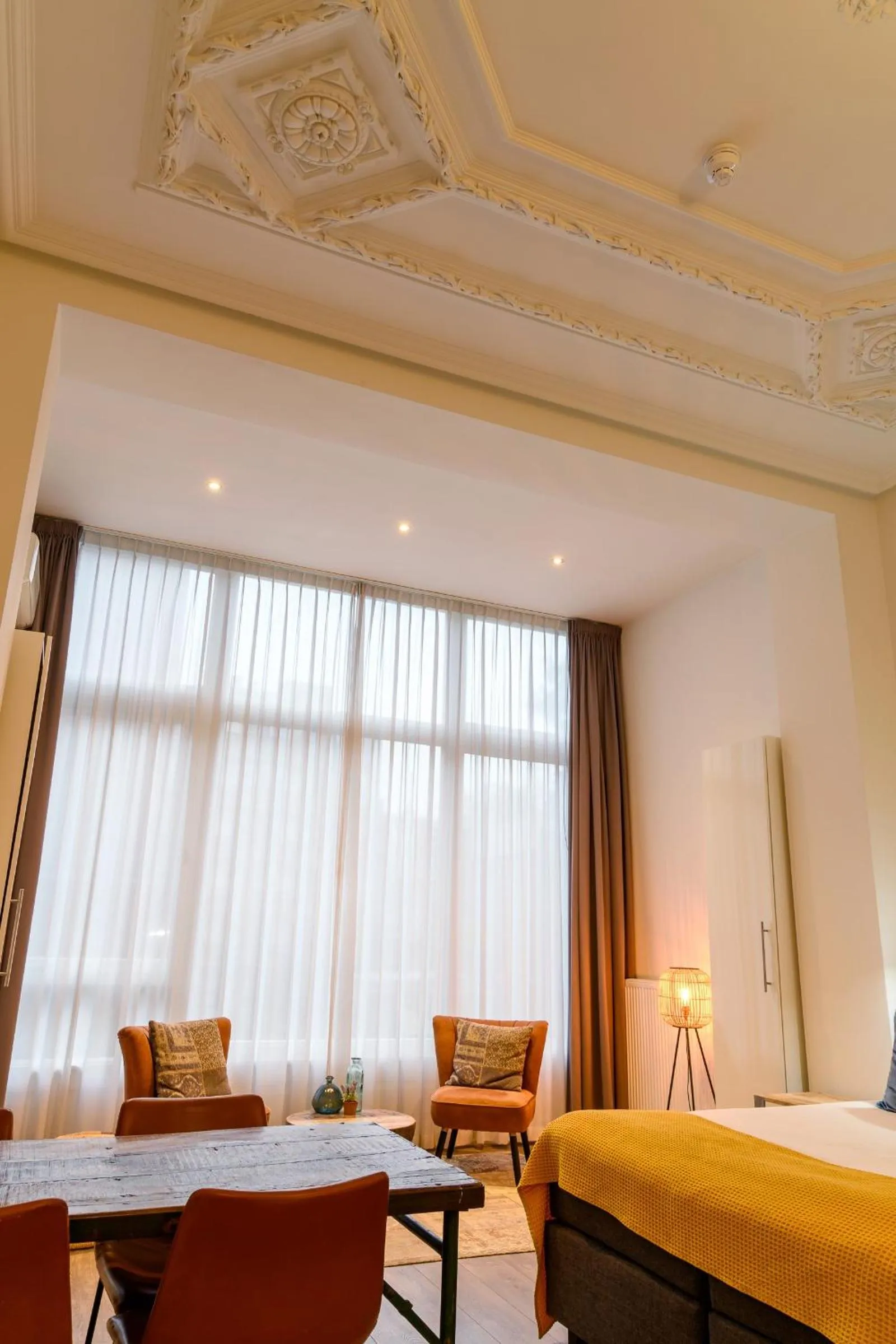 Seating area in Hotel Oranjestaete