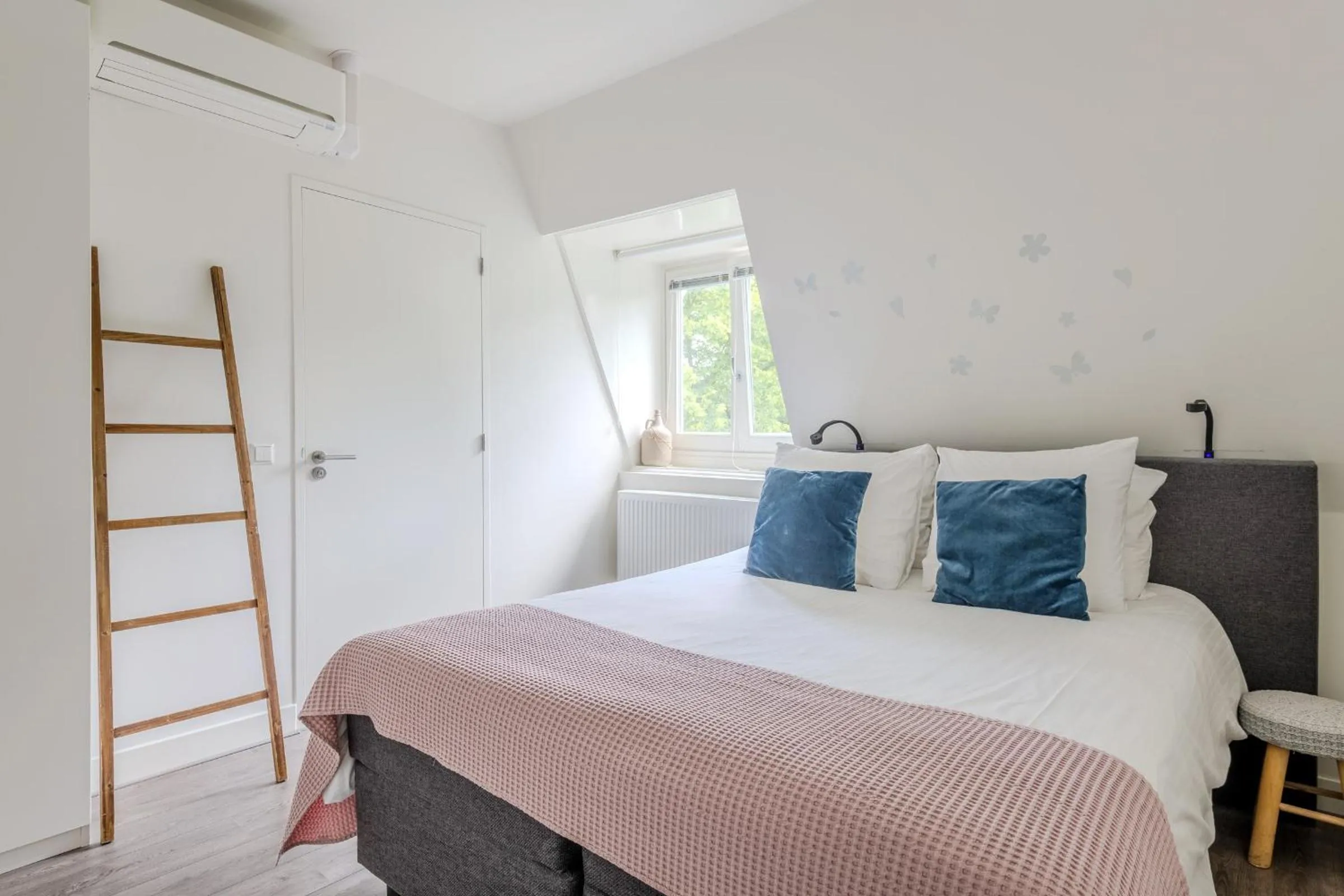 flat iron, Bed in Hotel Oranjestaete