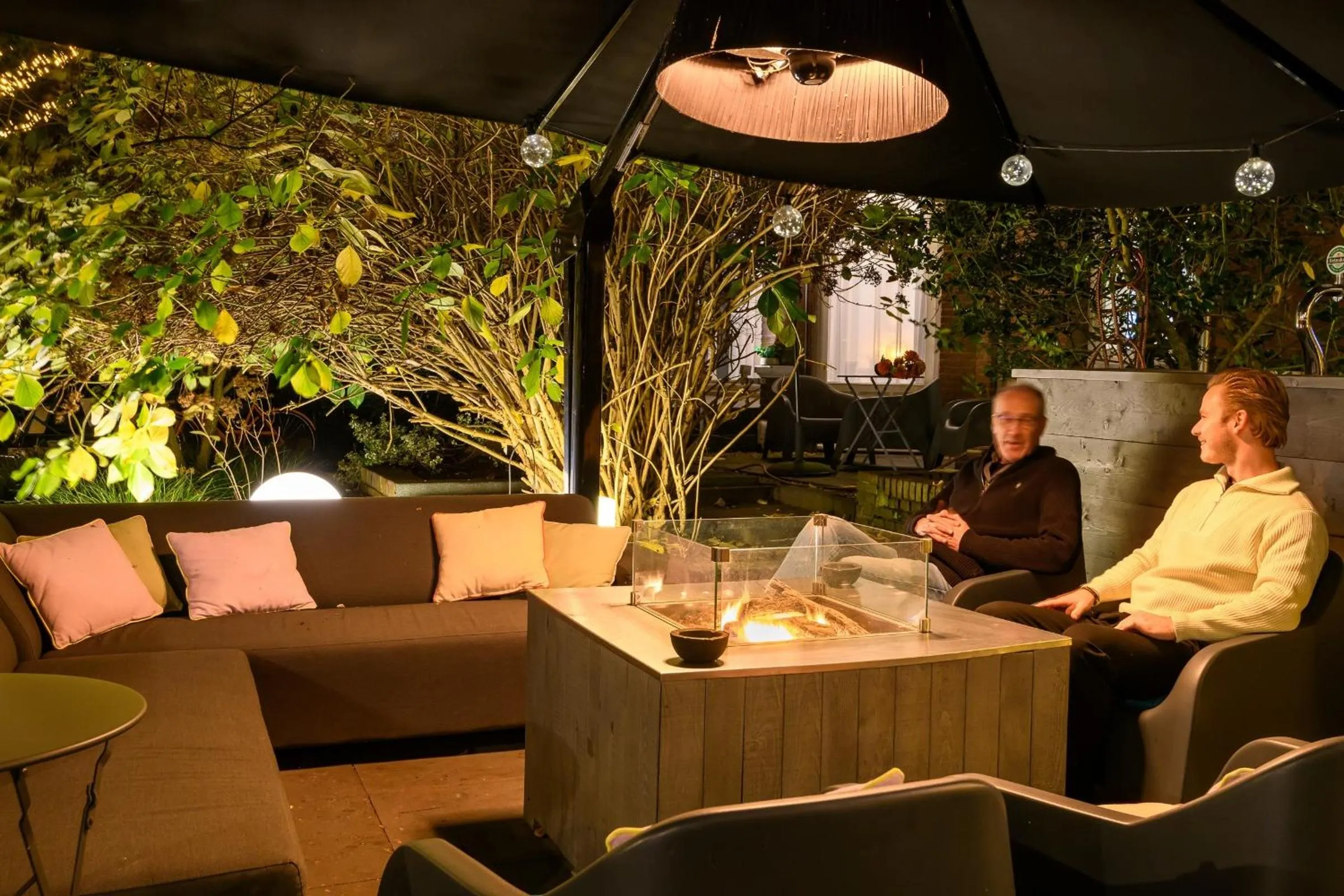 People in Hotel Oranjestaete