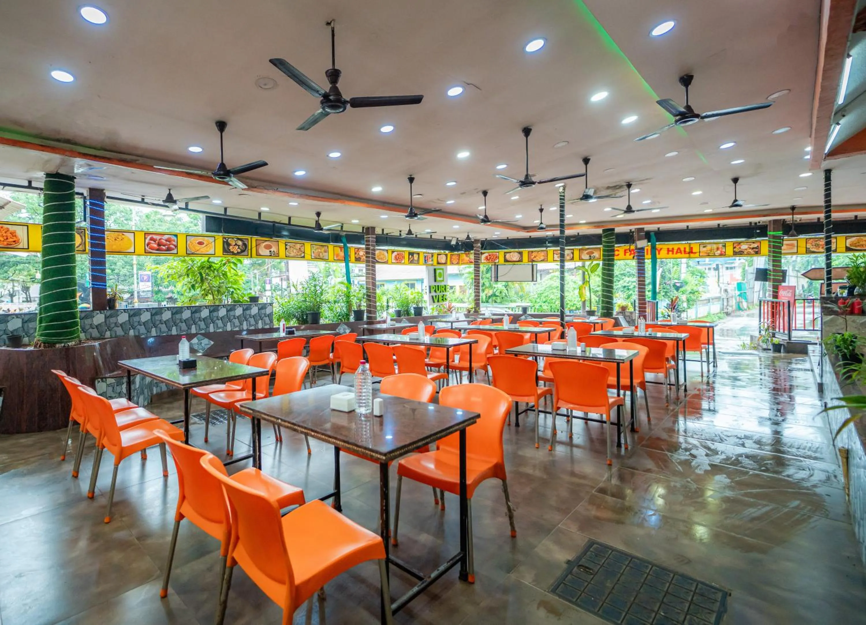 Restaurant/places to eat in Treebo Sunshine Beach Resort