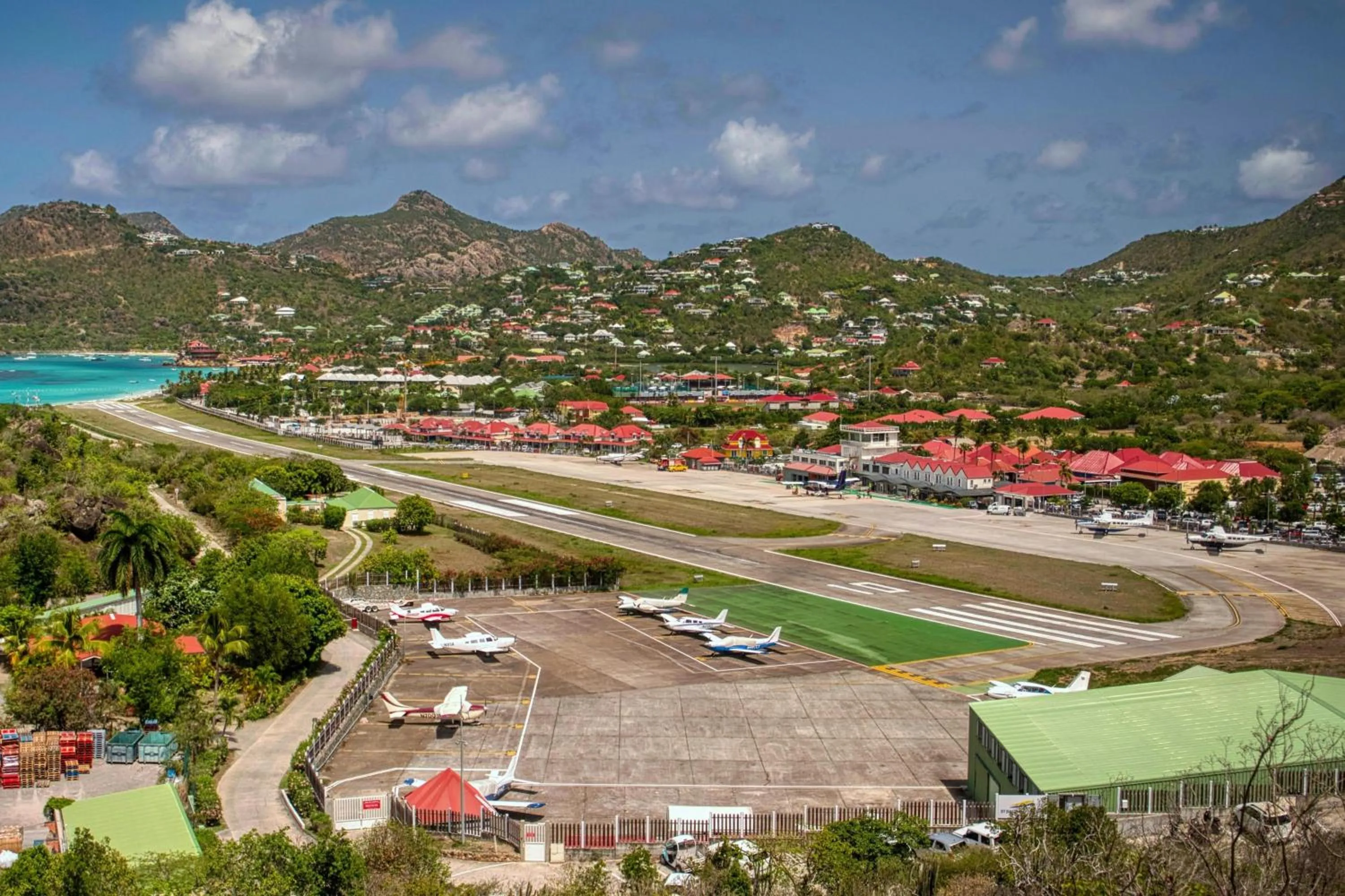 Lounge or bar in JW Marriott St Maarten Beach Resort & Spa