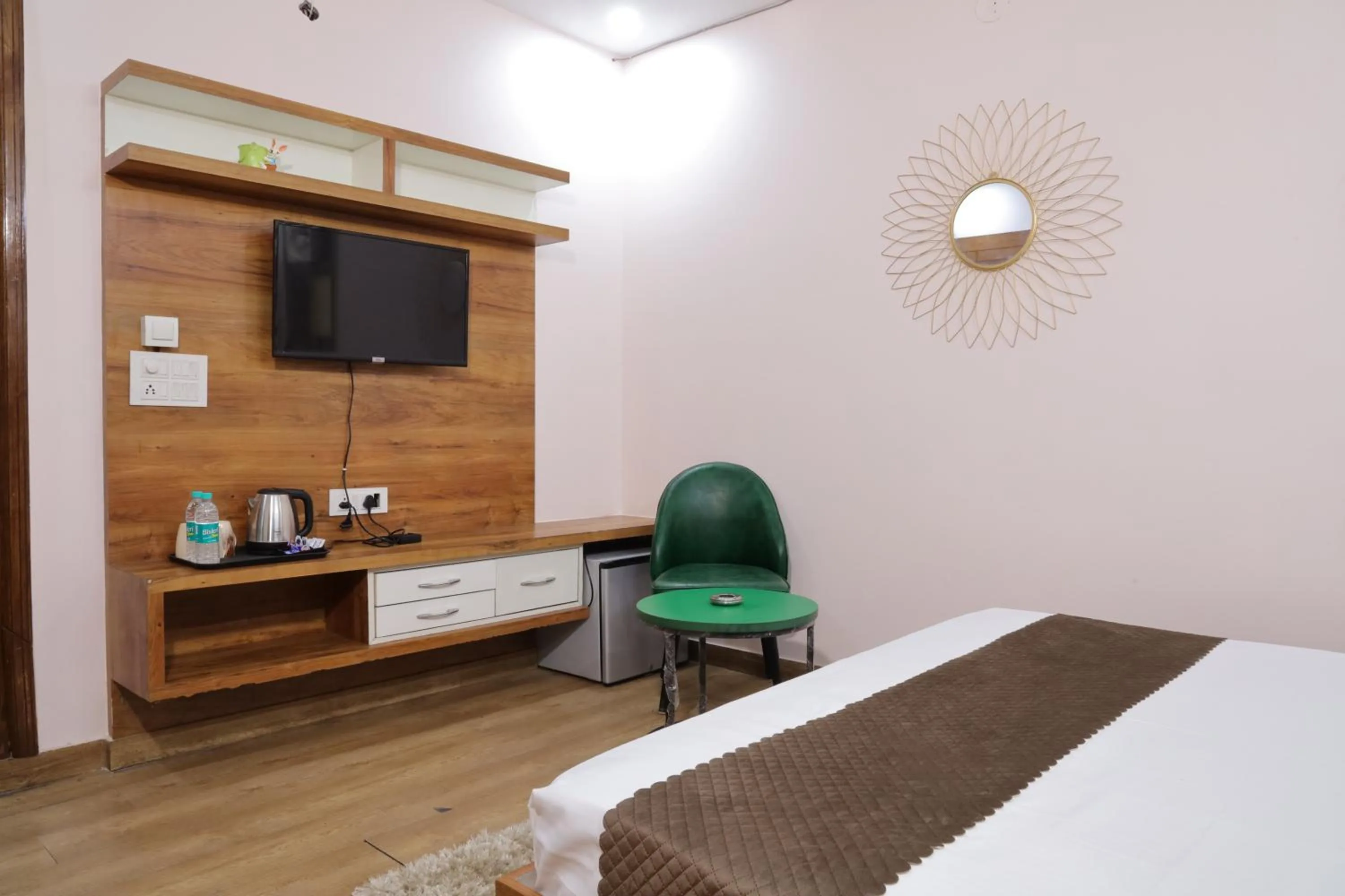 Coffee/tea facilities, Bed in The Sandalwood Hotel I Sec-38 I Near Medanta Medicity Gurgaon