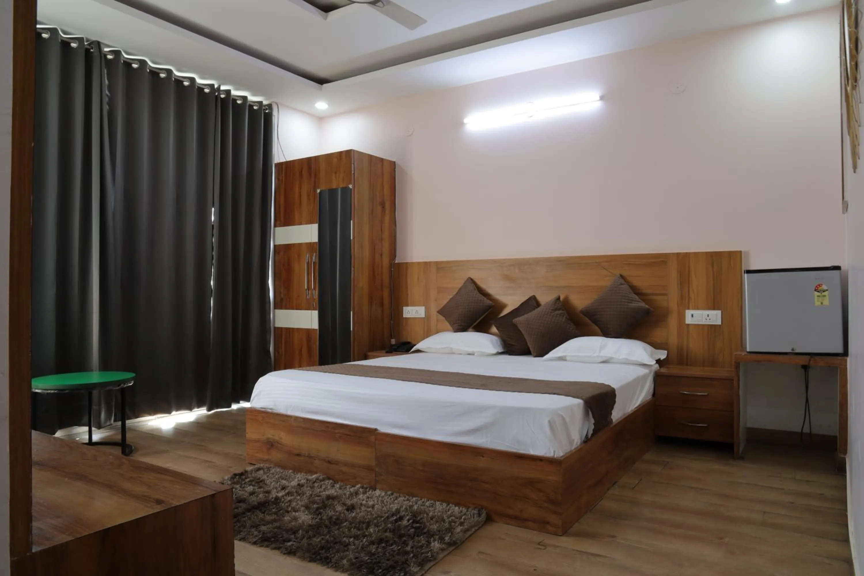 Bed in The Sandalwood Hotel I Sec-38 I Near Medanta Medicity Gurgaon