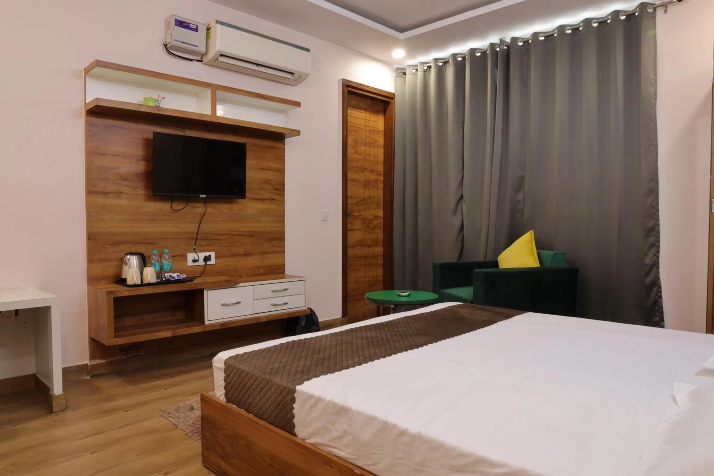 Bedroom, Bed in The Sandalwood Hotel I Sec-38 I Near Medanta Medicity Gurgaon