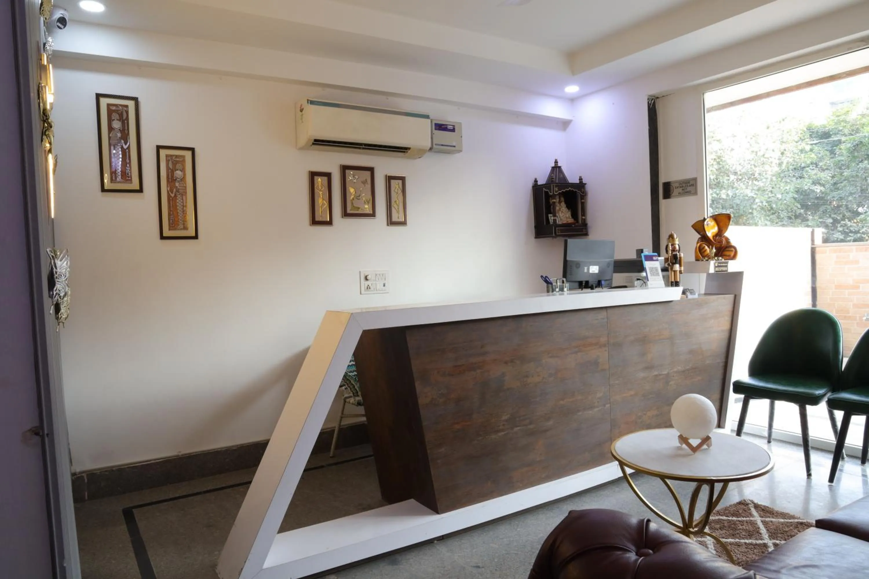 Lobby or reception in The Sandalwood Hotel I Sec-38 I Near Medanta Medicity Gurgaon