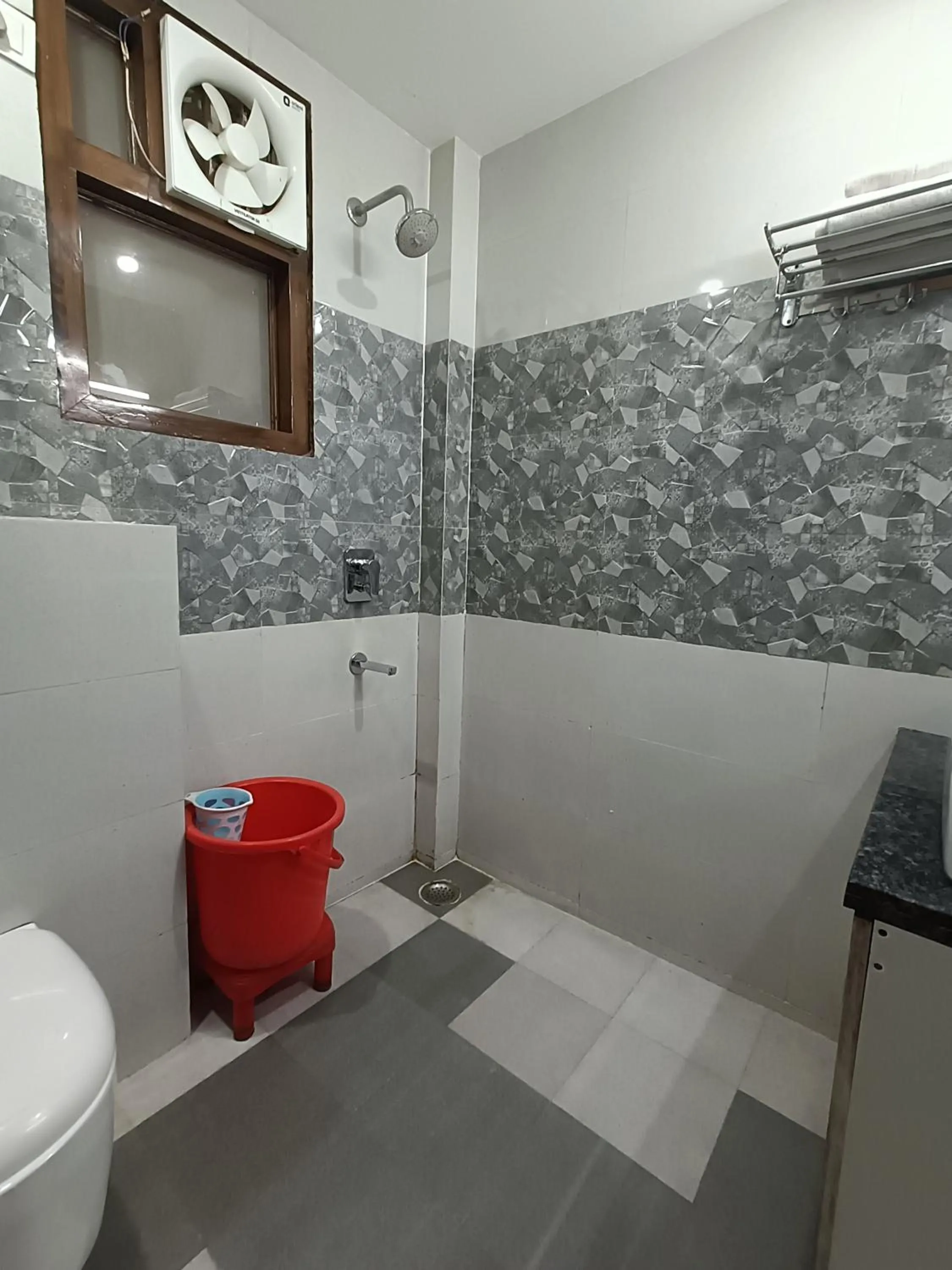 Shower in The Sandalwood Hotel I Sec-38 I Near Medanta Medicity Gurgaon