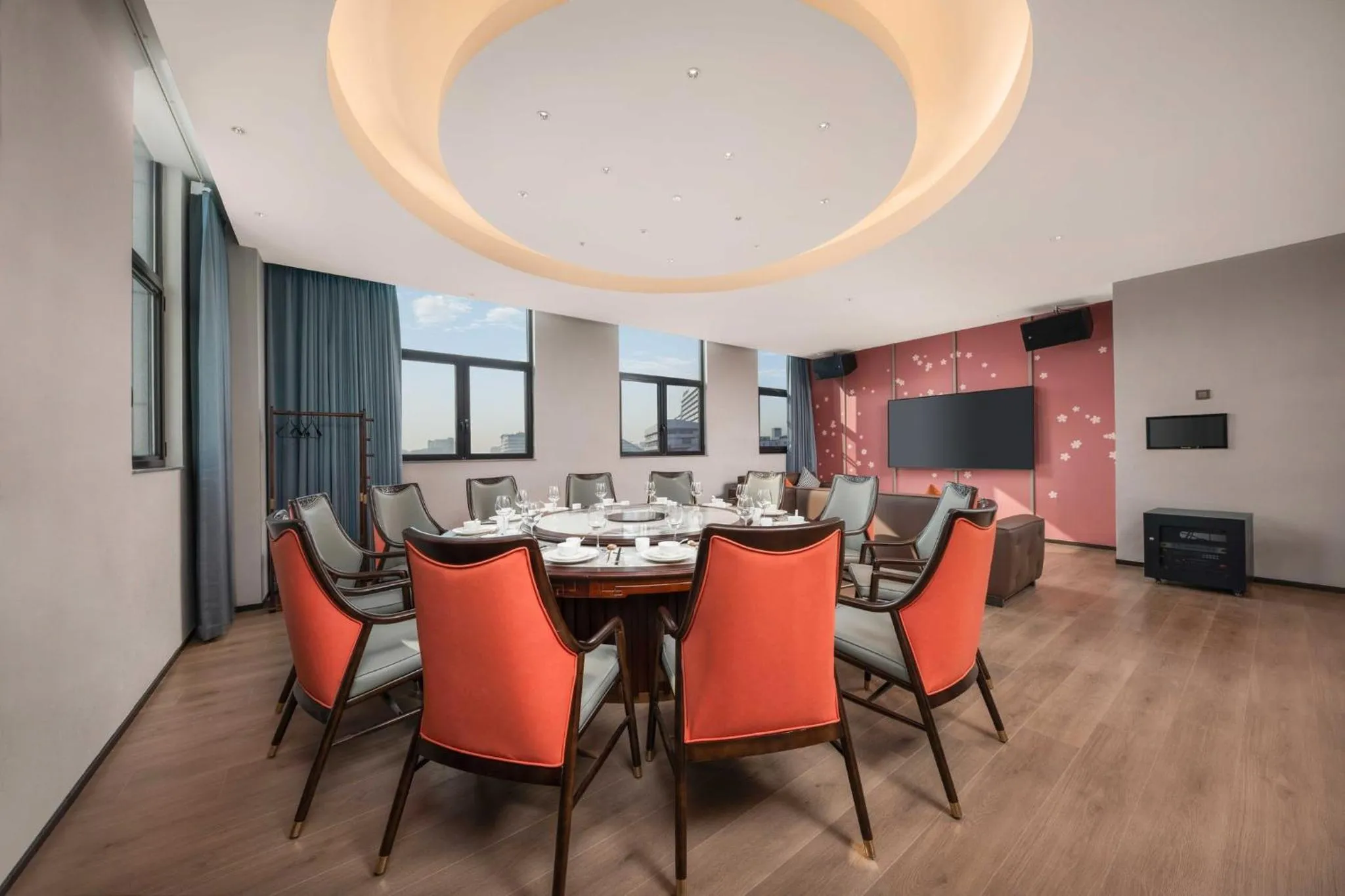 Restaurant/places to eat in Holiday Inn Express Shanghai Hongqiao NECC by IHG