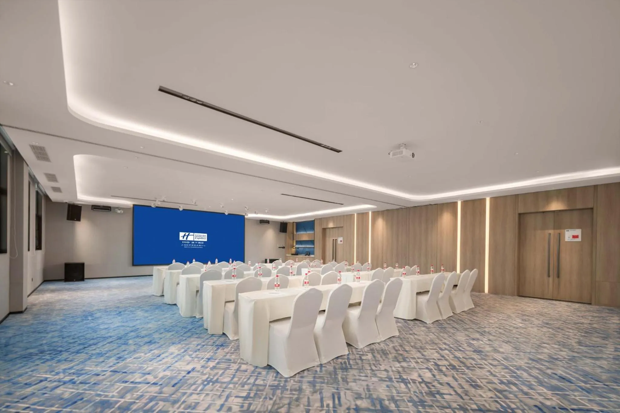 Meeting/conference room in Holiday Inn Express Shanghai Hongqiao NECC by IHG