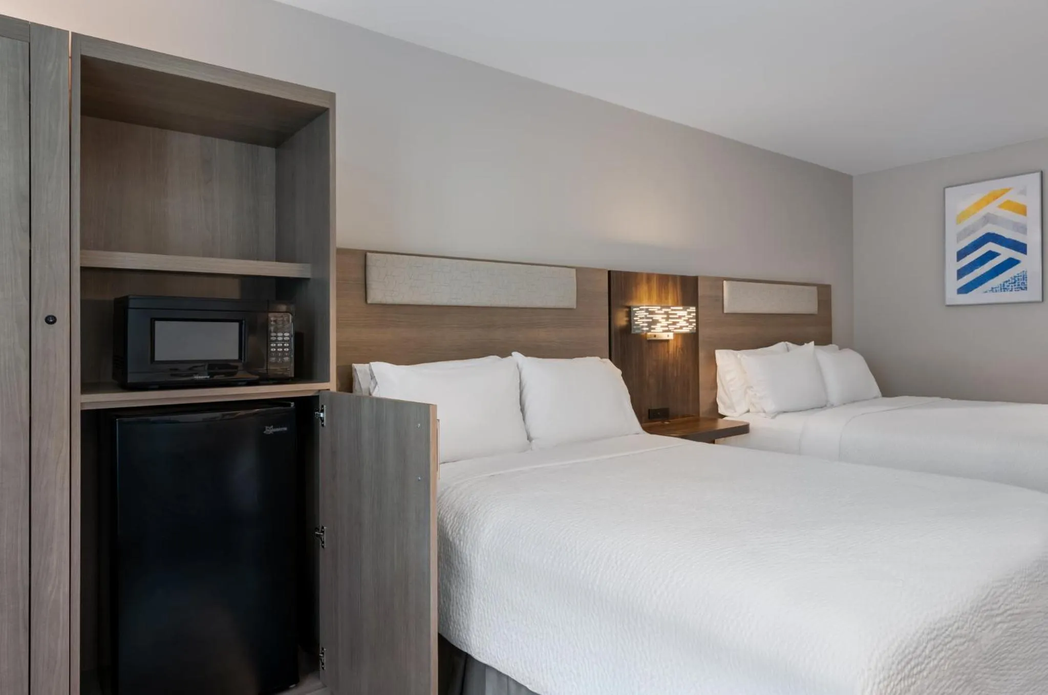 Photo of the whole room, Bed in Holiday Inn Express & Suites Bronx - Zoo Area by IHG