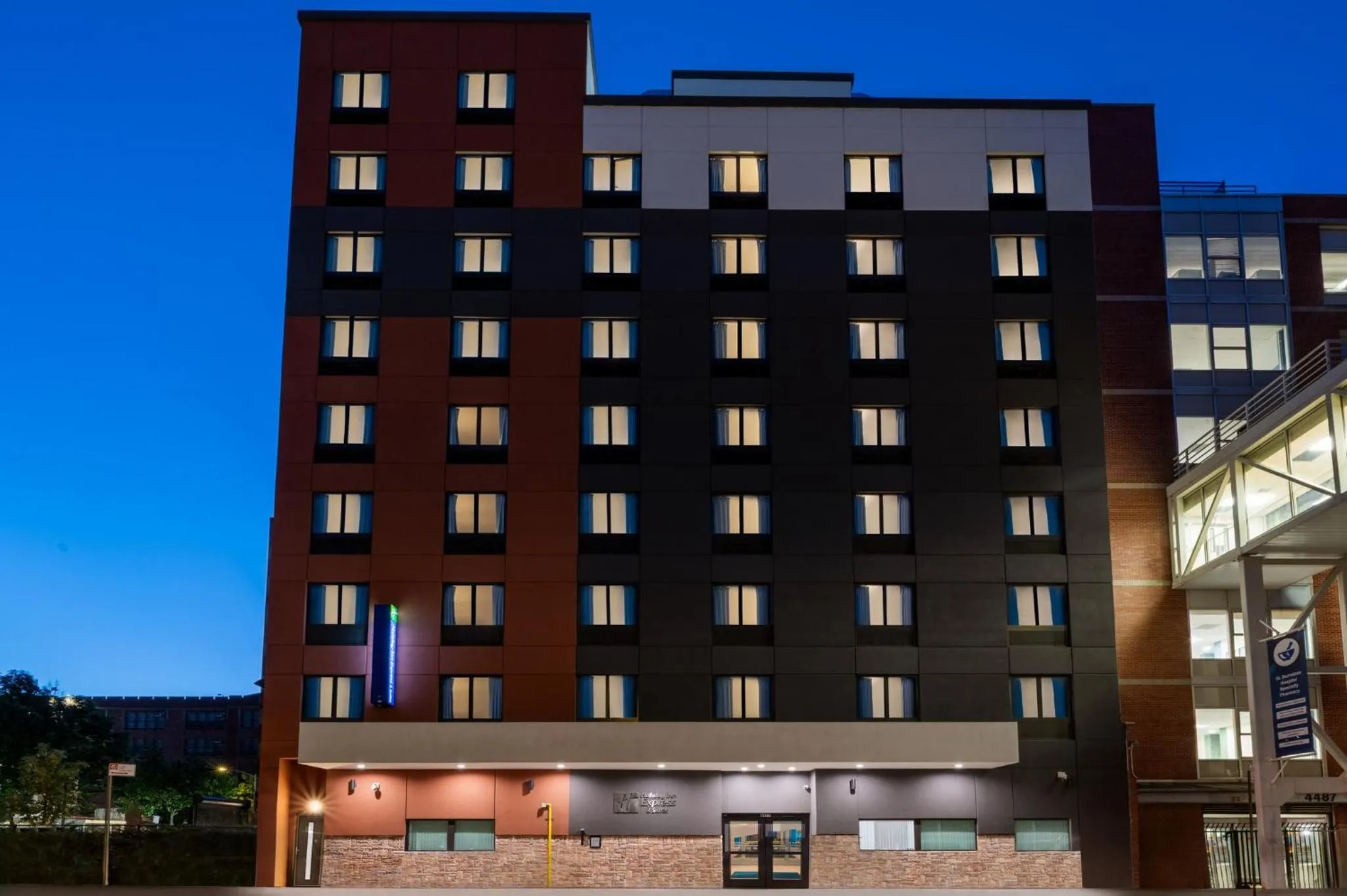 Property building in Holiday Inn Express & Suites Bronx - Zoo Area by IHG