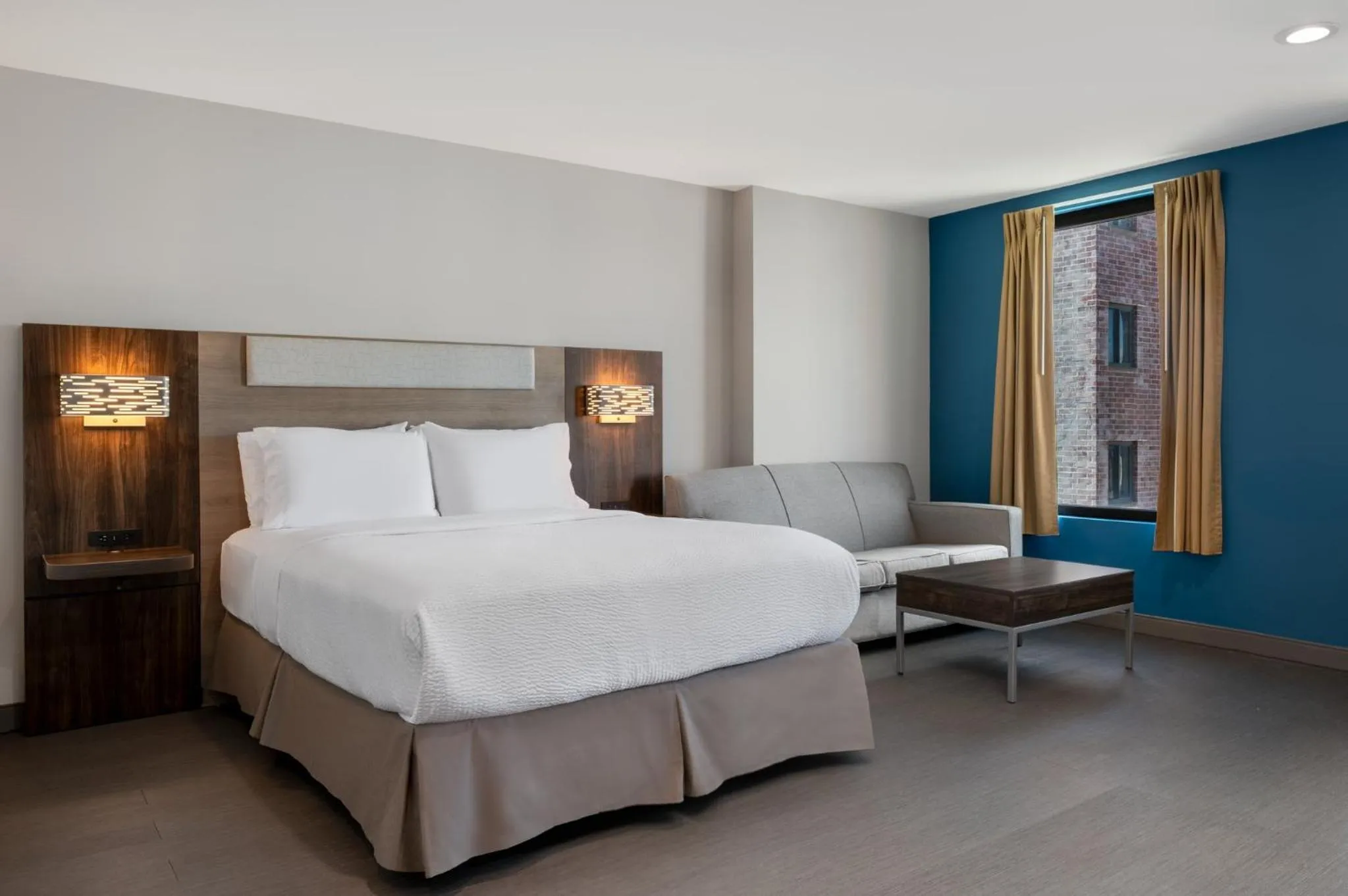 Photo of the whole room, Bed in Holiday Inn Express & Suites Bronx - Zoo Area by IHG