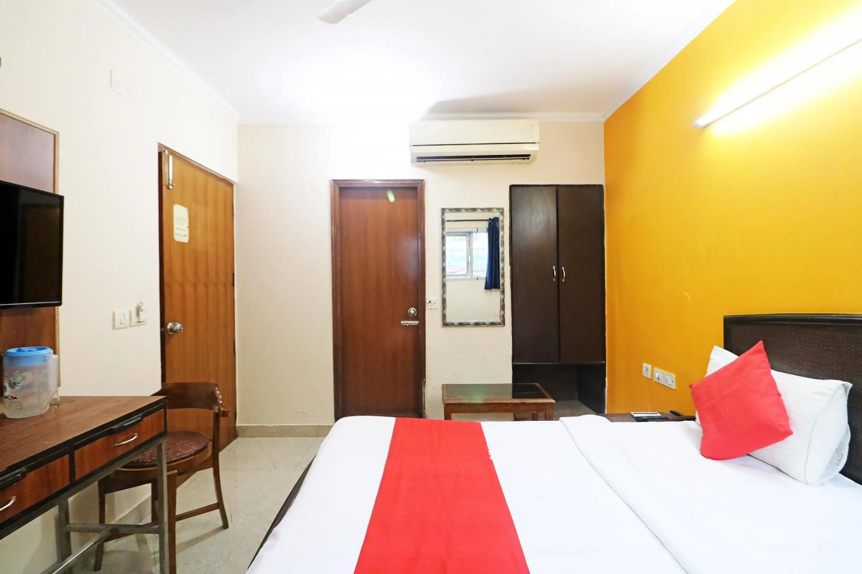 Bedroom in Hotel Westend Holiday Home 5 mint from Nizamuddin Railway Station