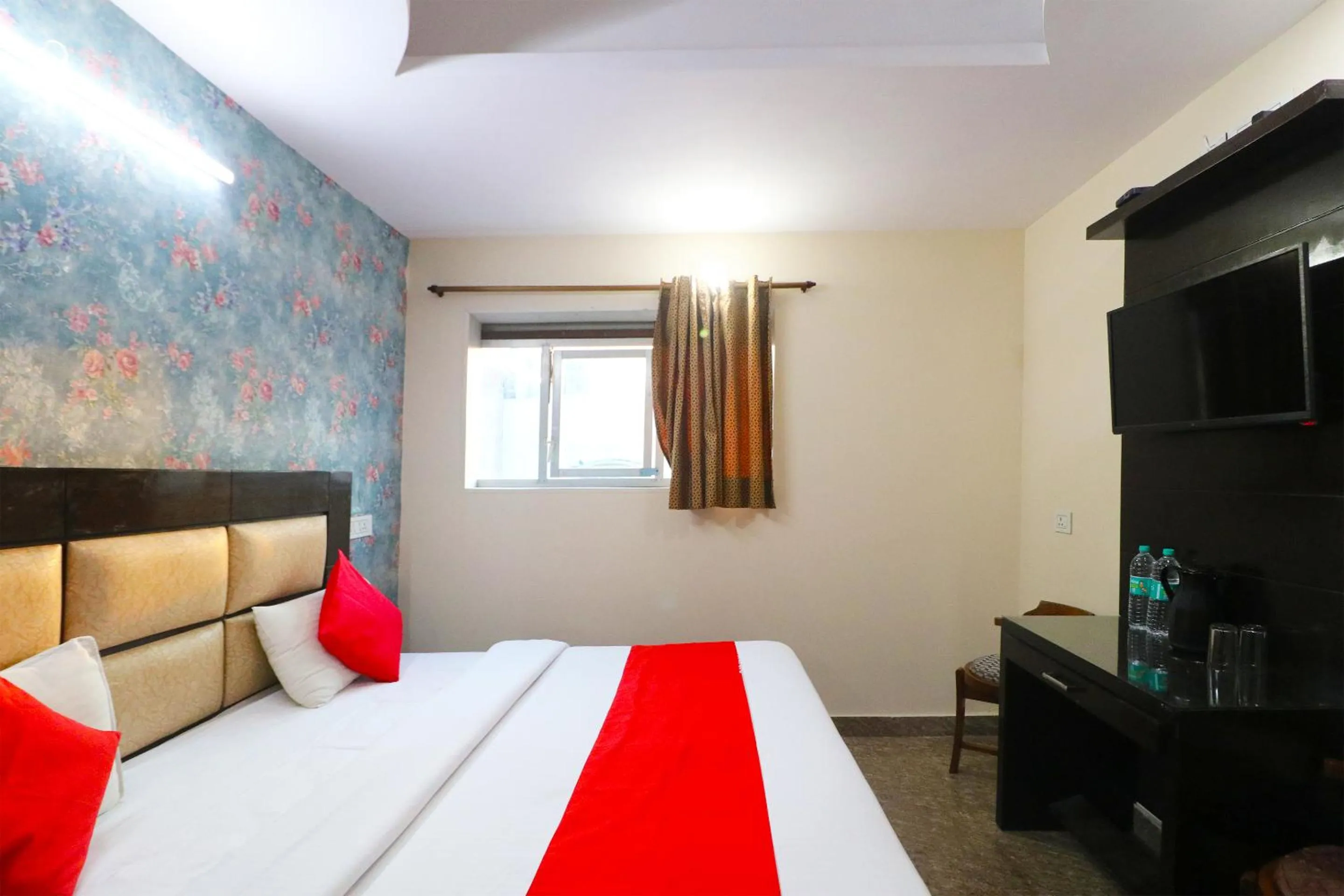 Bedroom in Hotel Westend Holiday Home 5 mint from Nizamuddin Railway Station