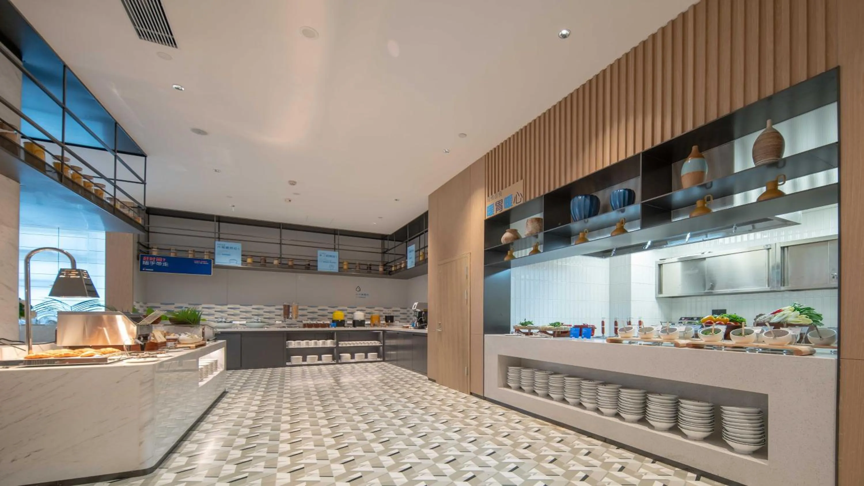 Restaurant/places to eat in Holiday Inn Express Guiyang Airport, an IHG Hotel