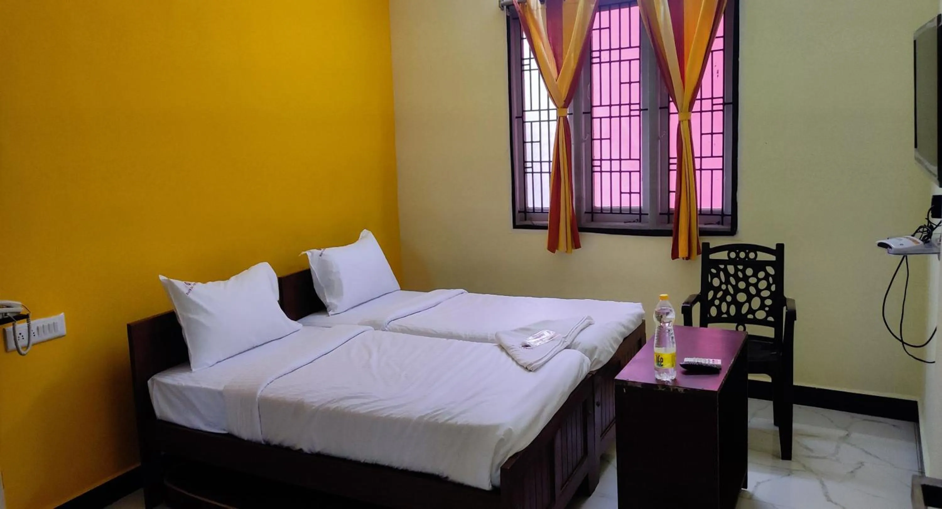 Bed in PPH Living Lakshmi Palace