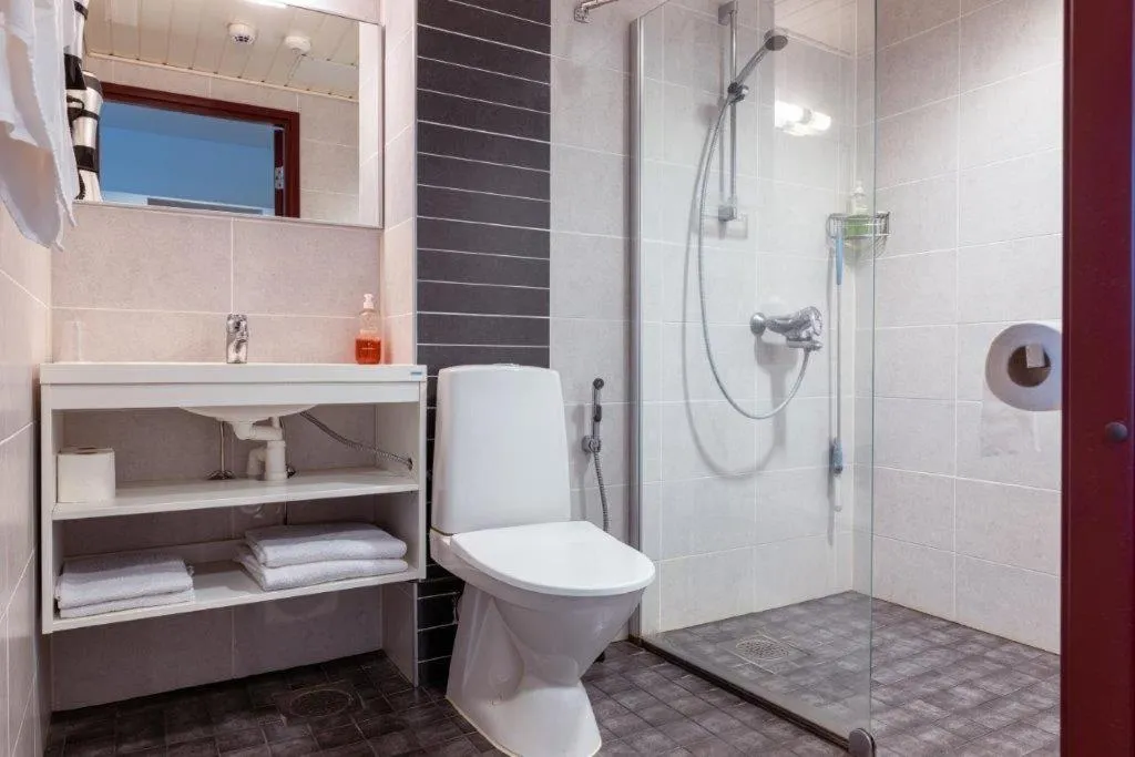 Shower in Hotel Salora