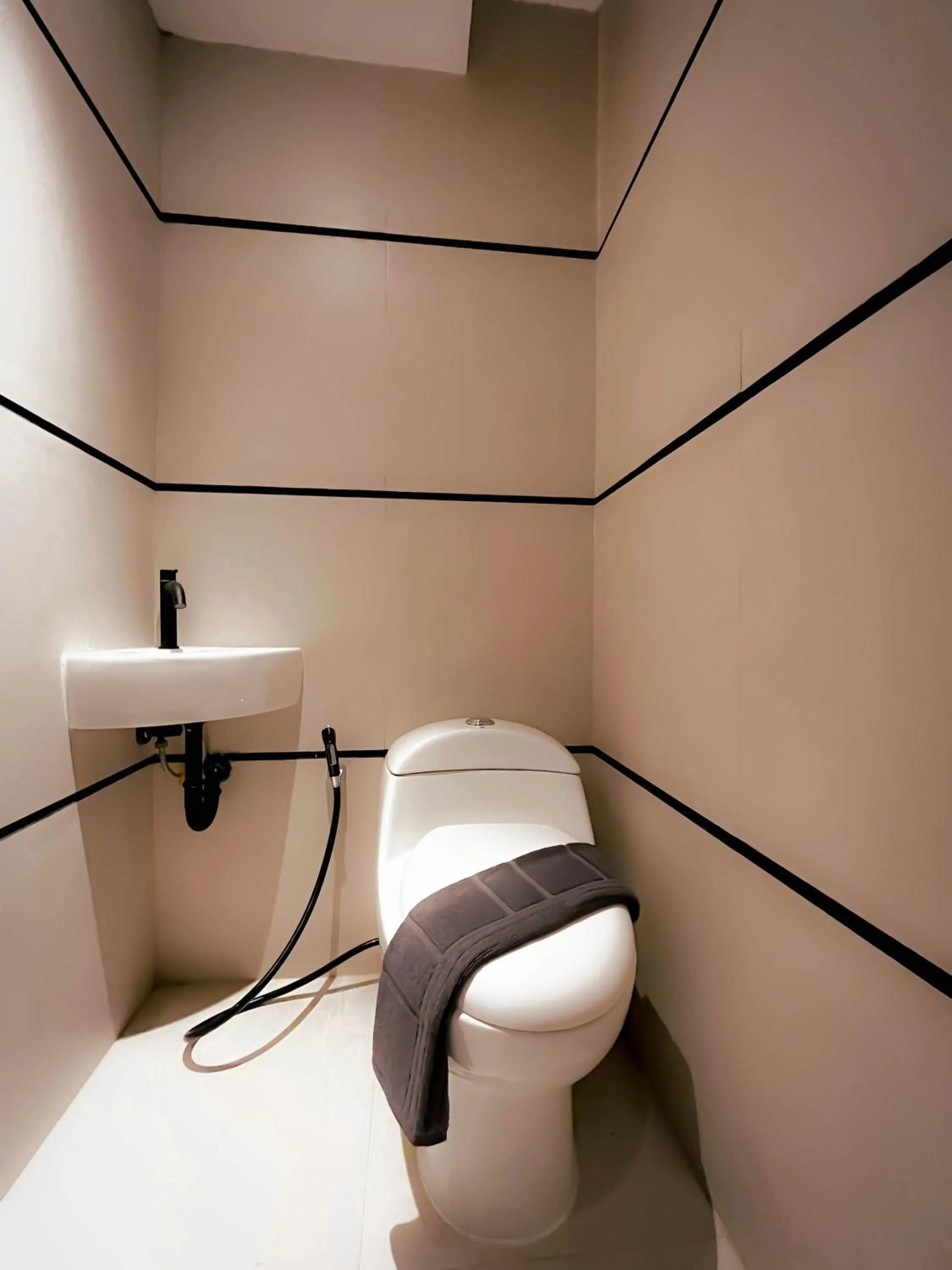 Toilet in Qube Hotel by 98hospitality