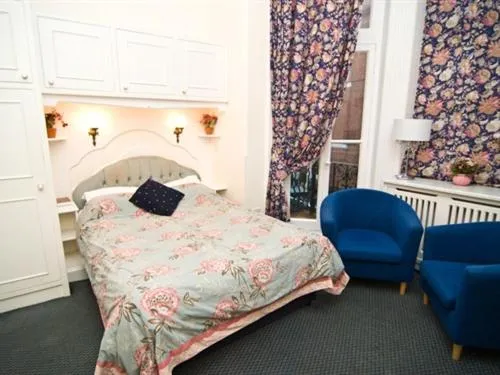 Bedroom in Maranton House Hotel Kensington