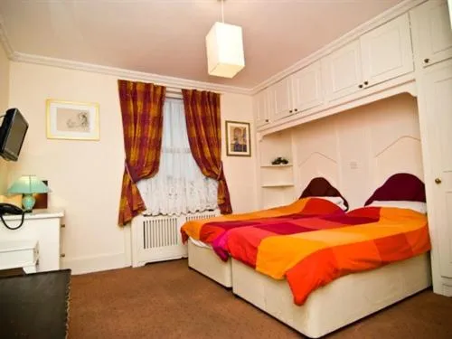 Bedroom in Maranton House Hotel Kensington