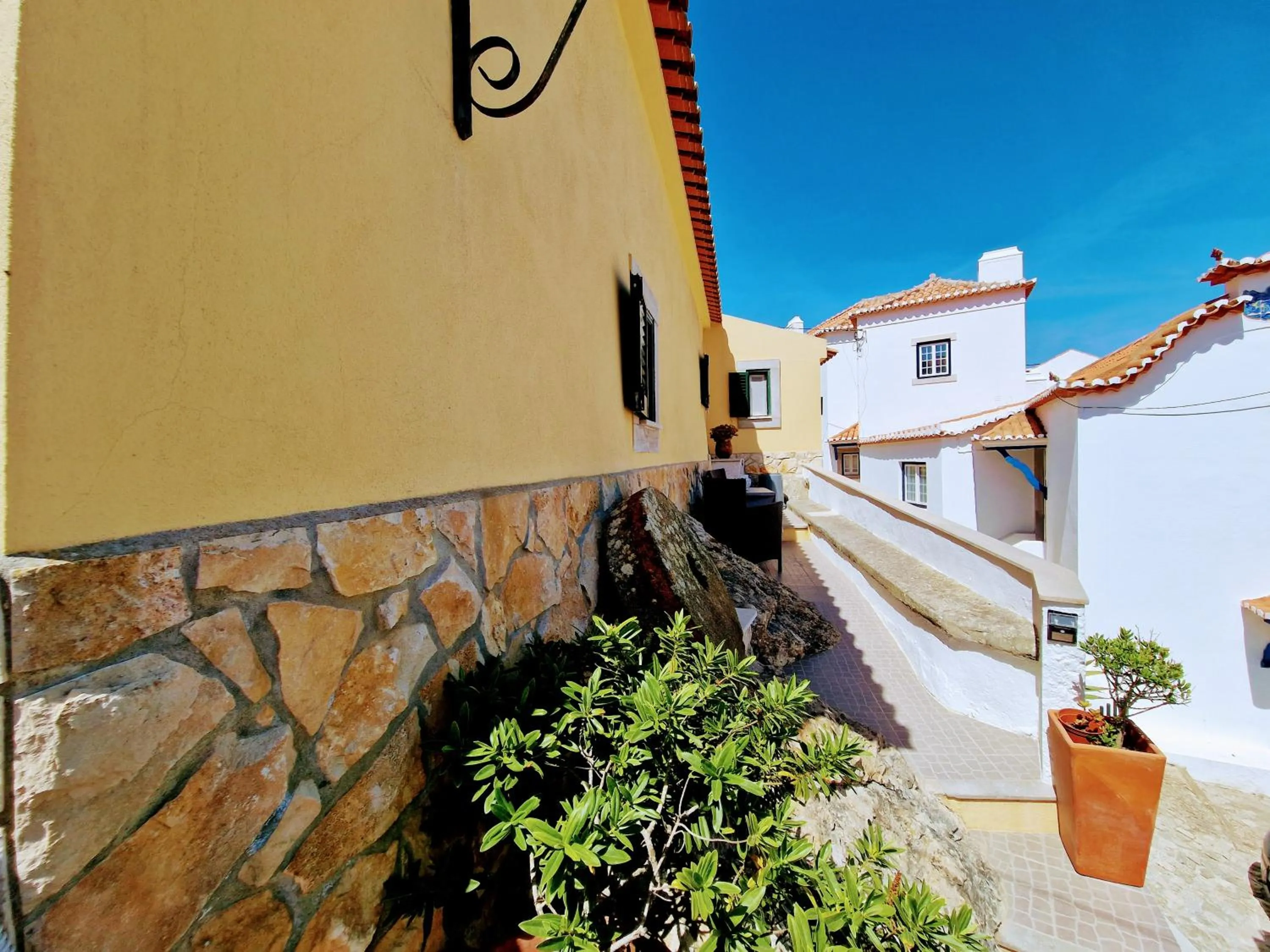 Property building in Casa das Azenhas by Lisbon Village Apartments