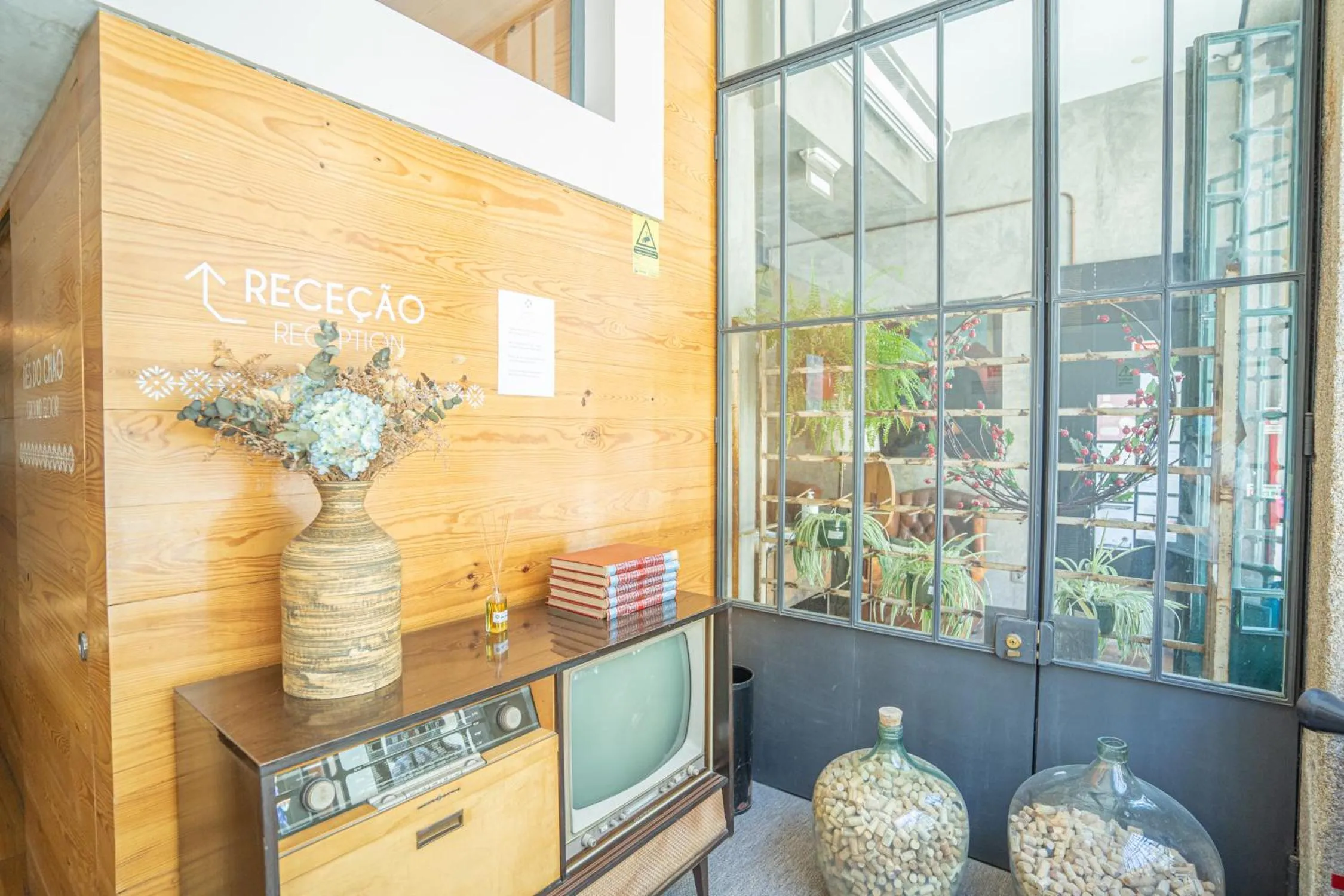 Facade/entrance in FLORES 36 by YoursPorto