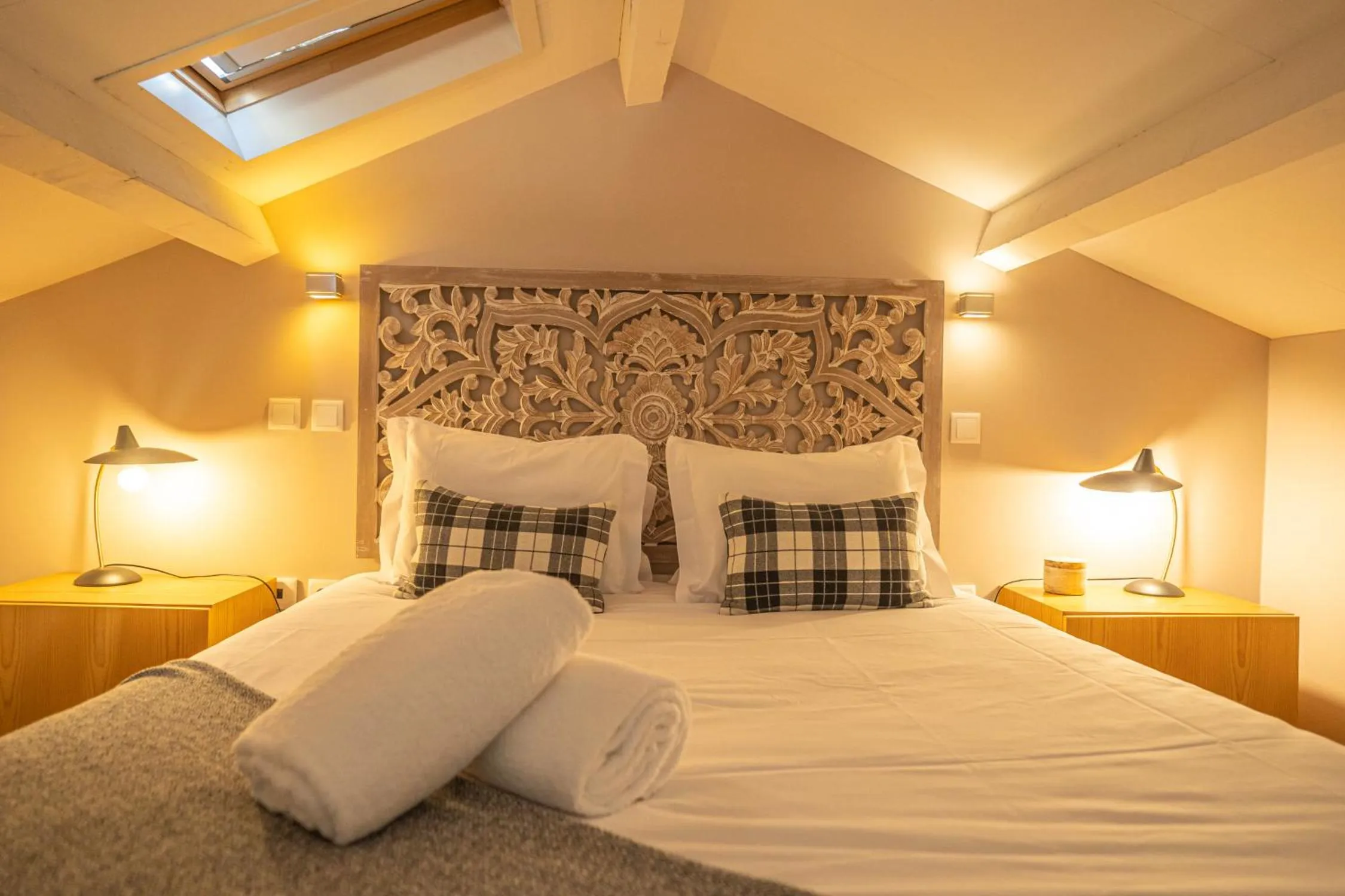 Bedroom, Bed in FLORES 36 by YoursPorto