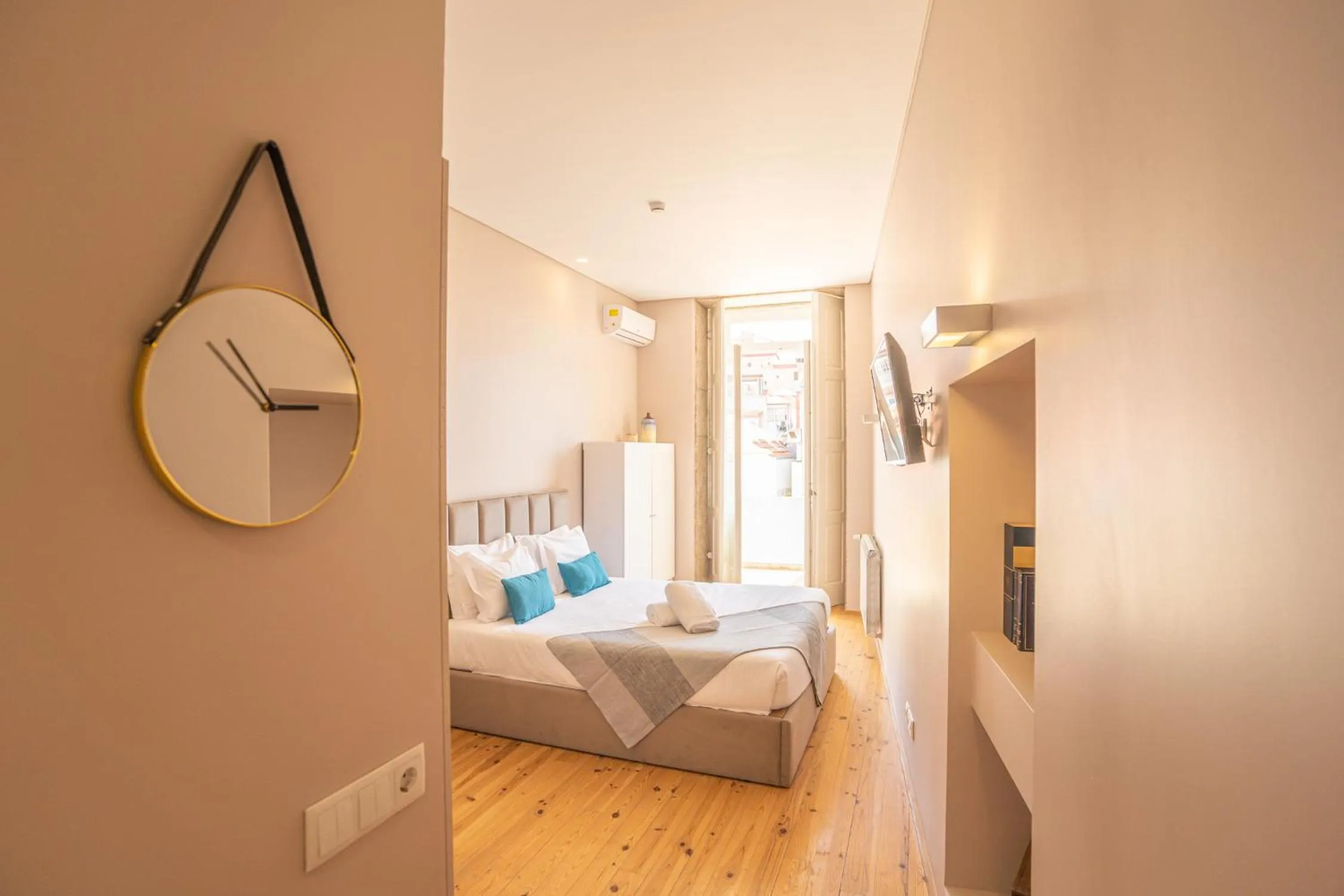 Bed in FLORES 36 by YoursPorto