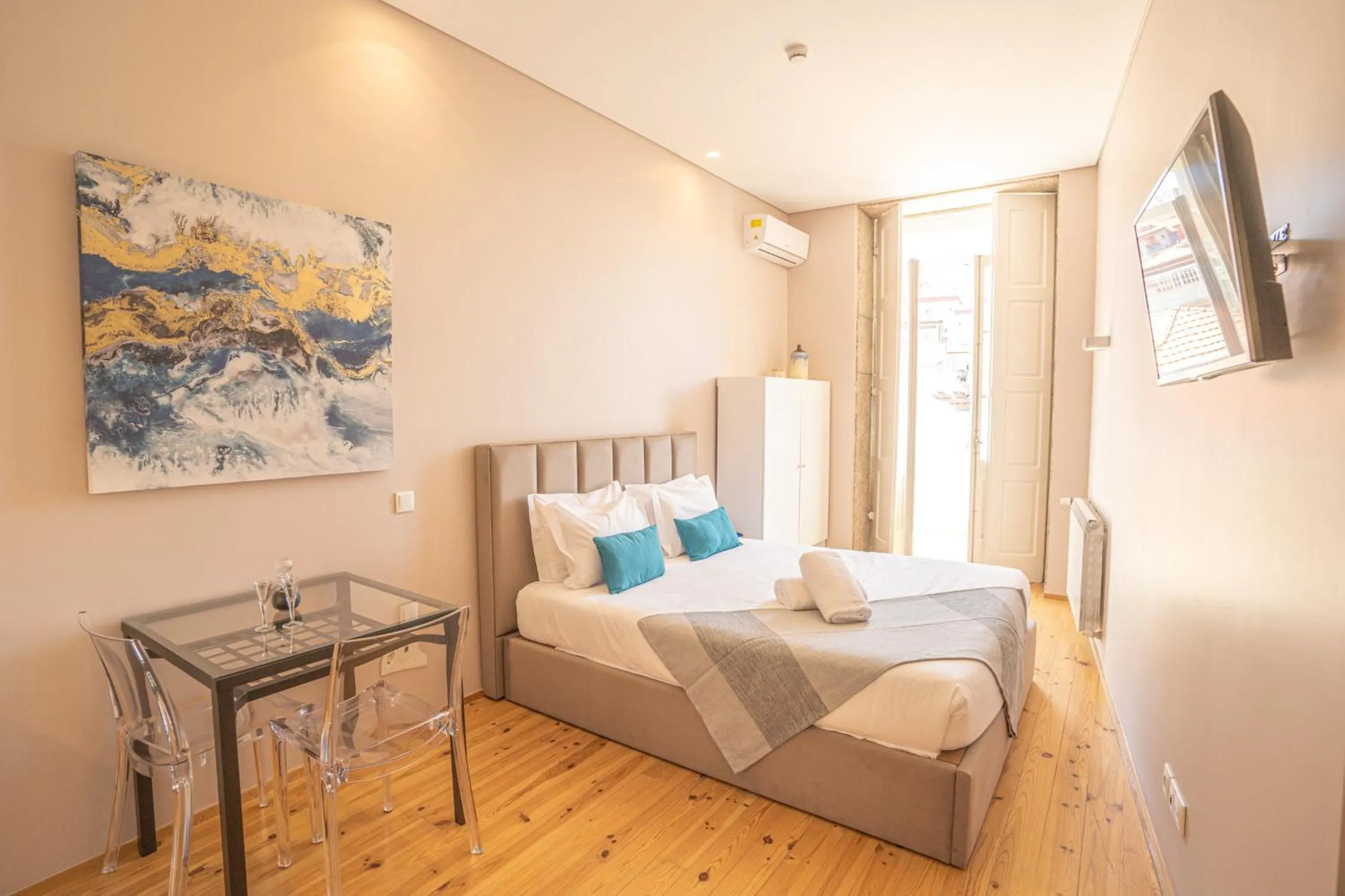 Bed in FLORES 36 by YoursPorto