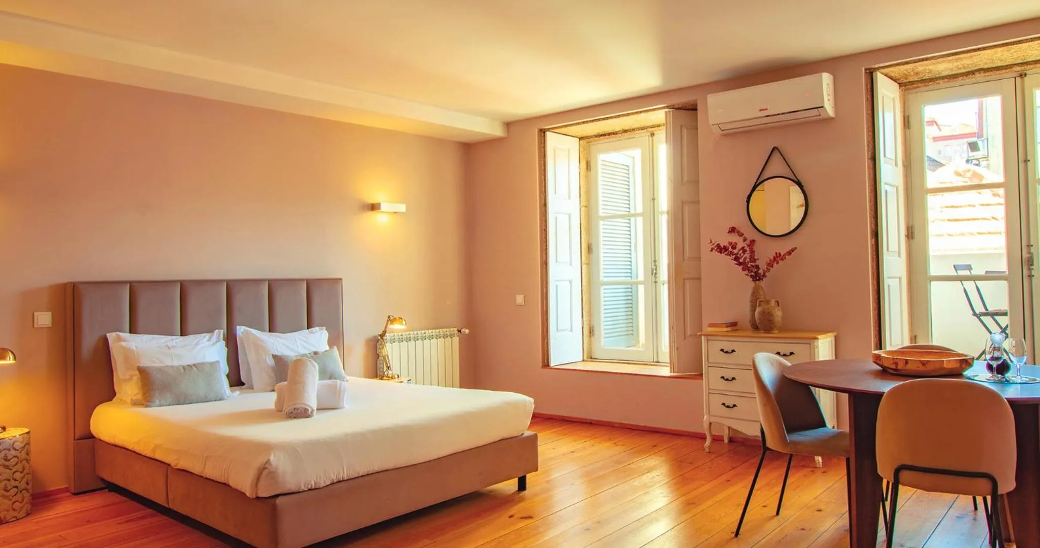 Living room, Bed in FLORES 36 by YoursPorto