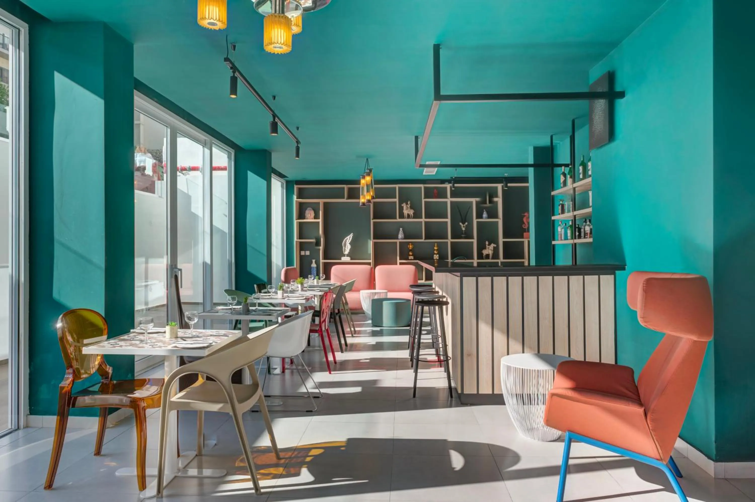 Lounge or bar in QUADRO Hotel