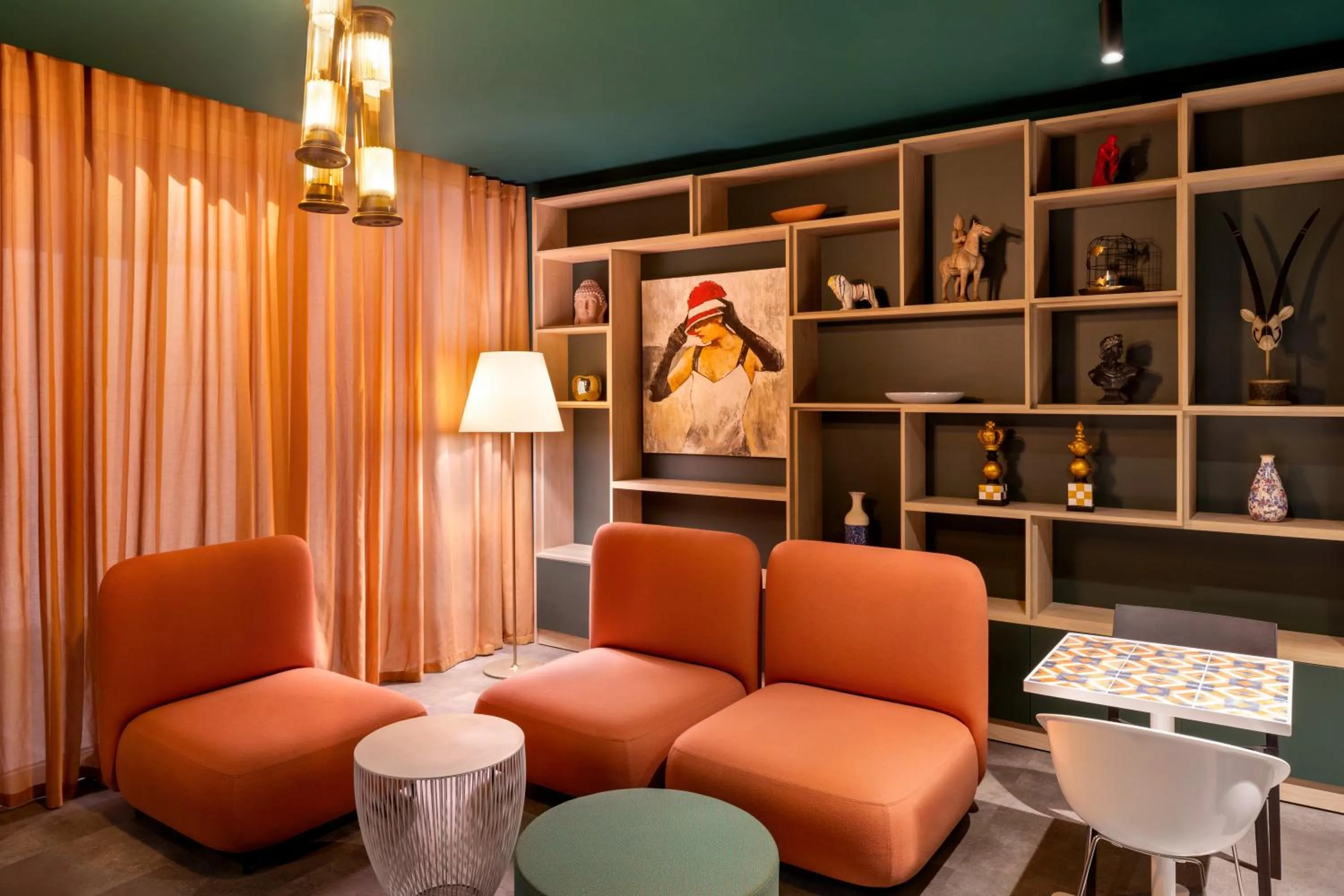 Lounge or bar in QUADRO Hotel