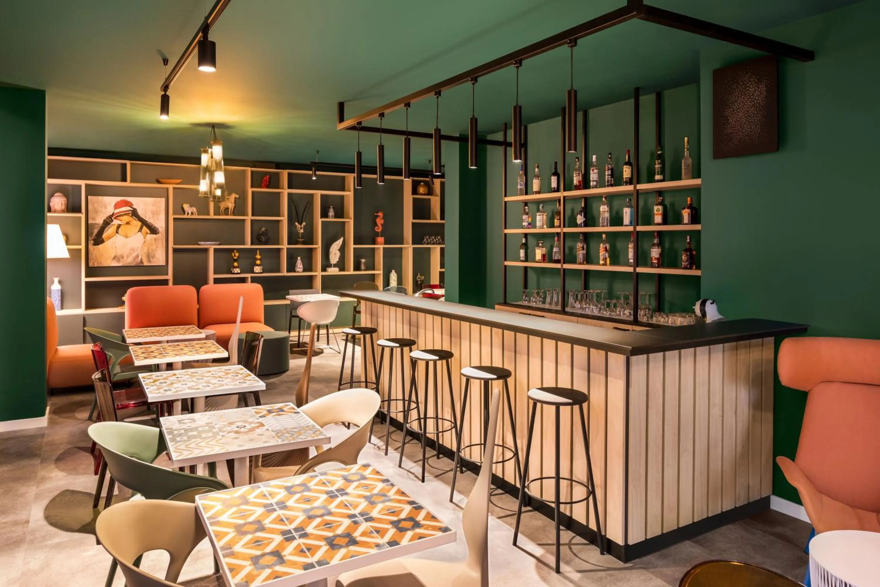 Lounge or bar in QUADRO Hotel