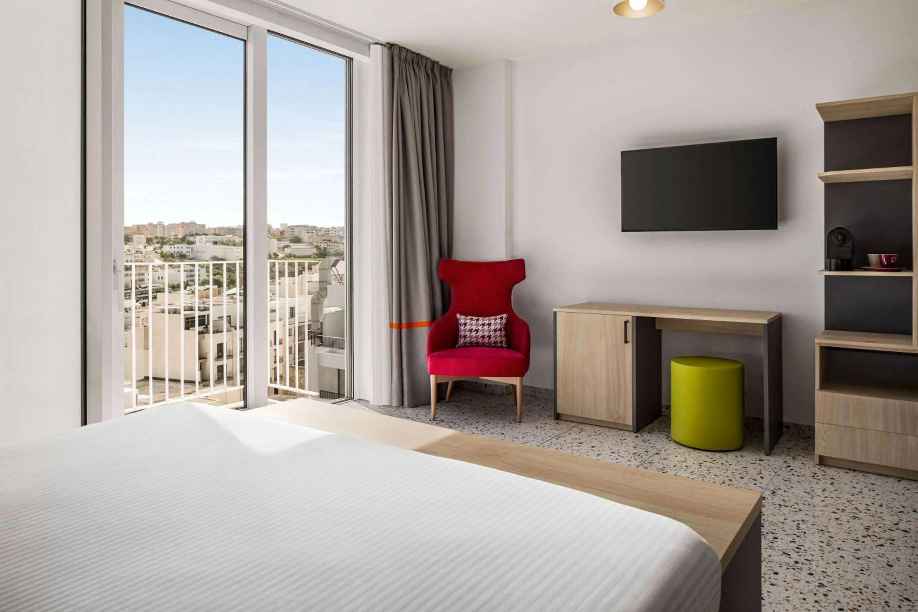 Photo of the whole room in QUADRO Hotel