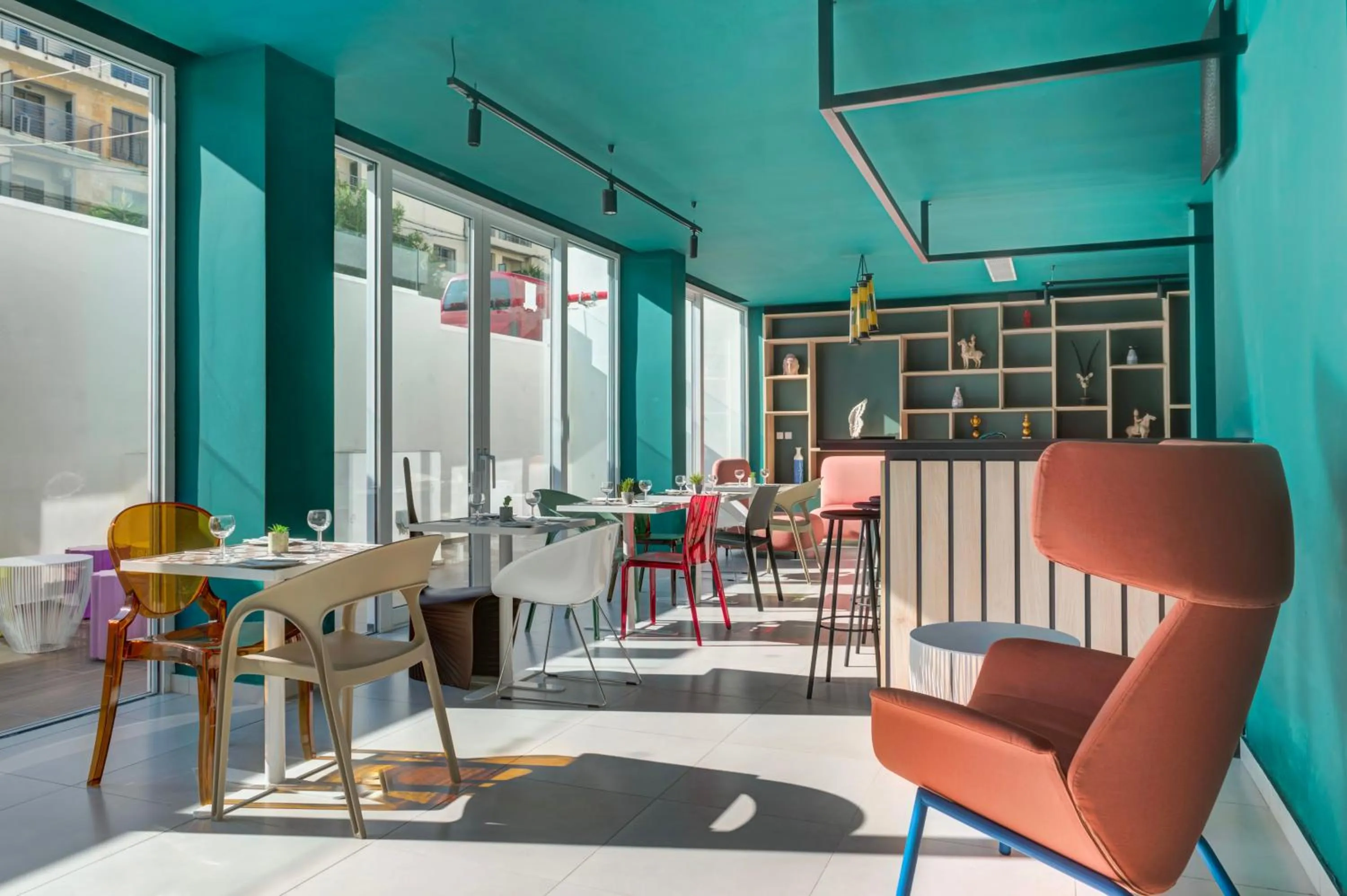 Lounge or bar in QUADRO Hotel