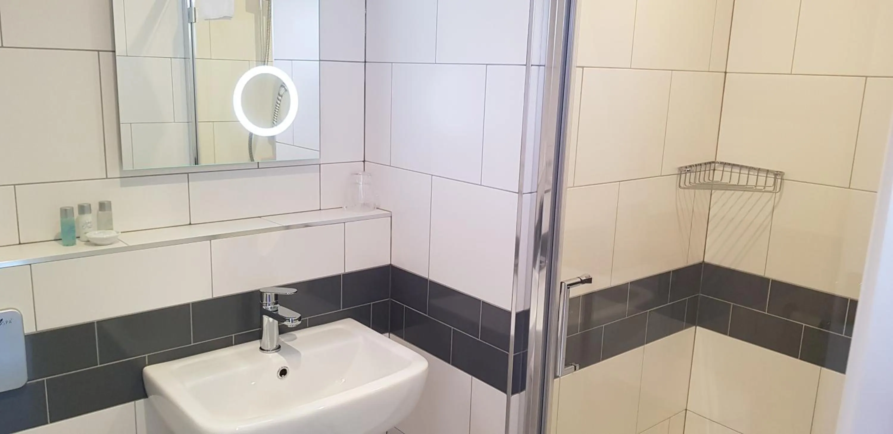 Bathroom in Hensleigh House