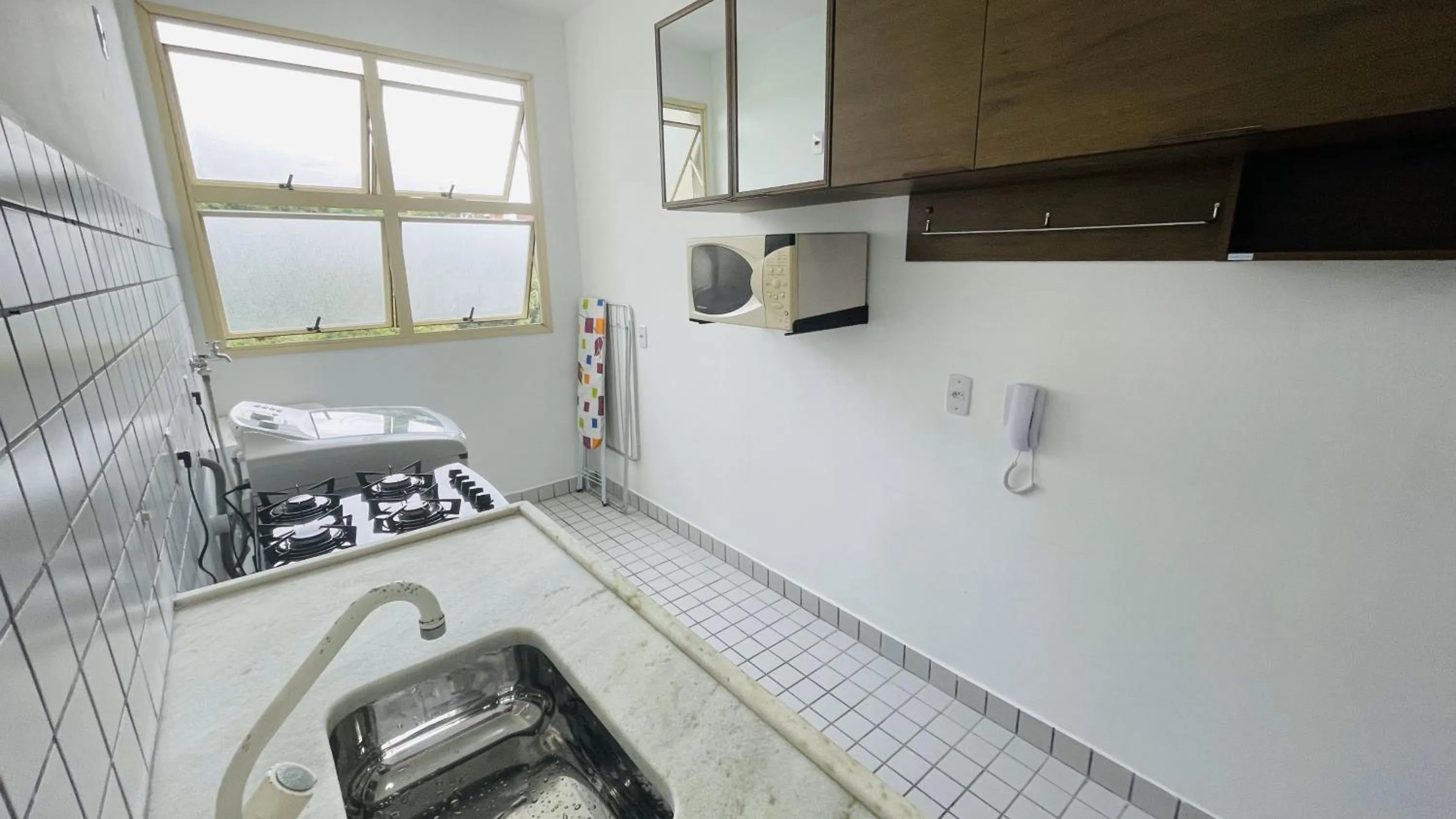 kitchen in Na Enseada c/ Wifi e Ar-Cond.