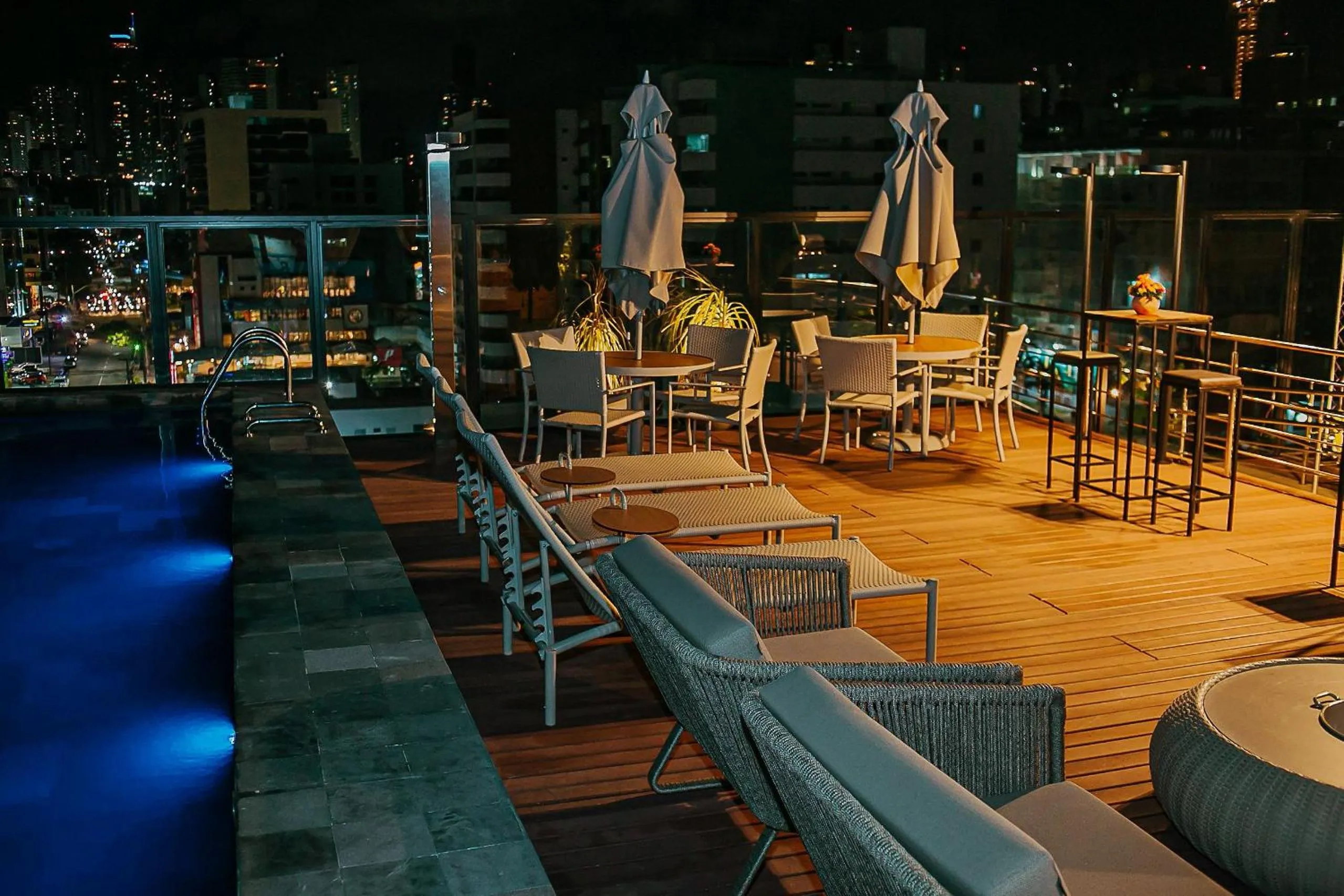 Balcony/Terrace in Urban 750 by Day by Day