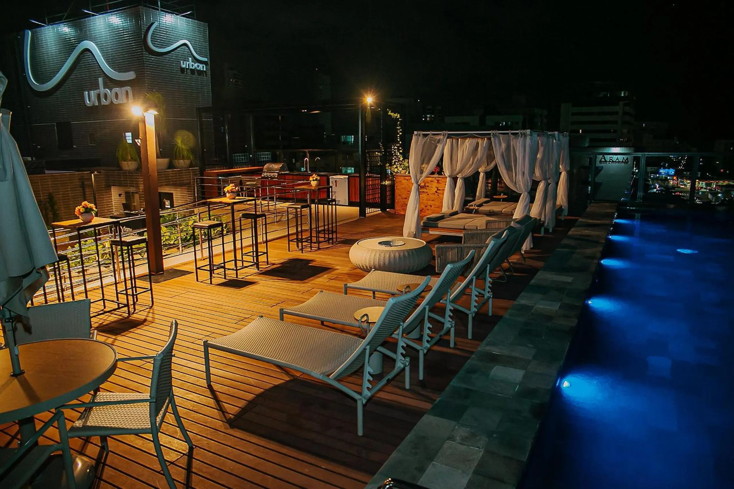 Swimming pool in Urban 750 by Day by Day