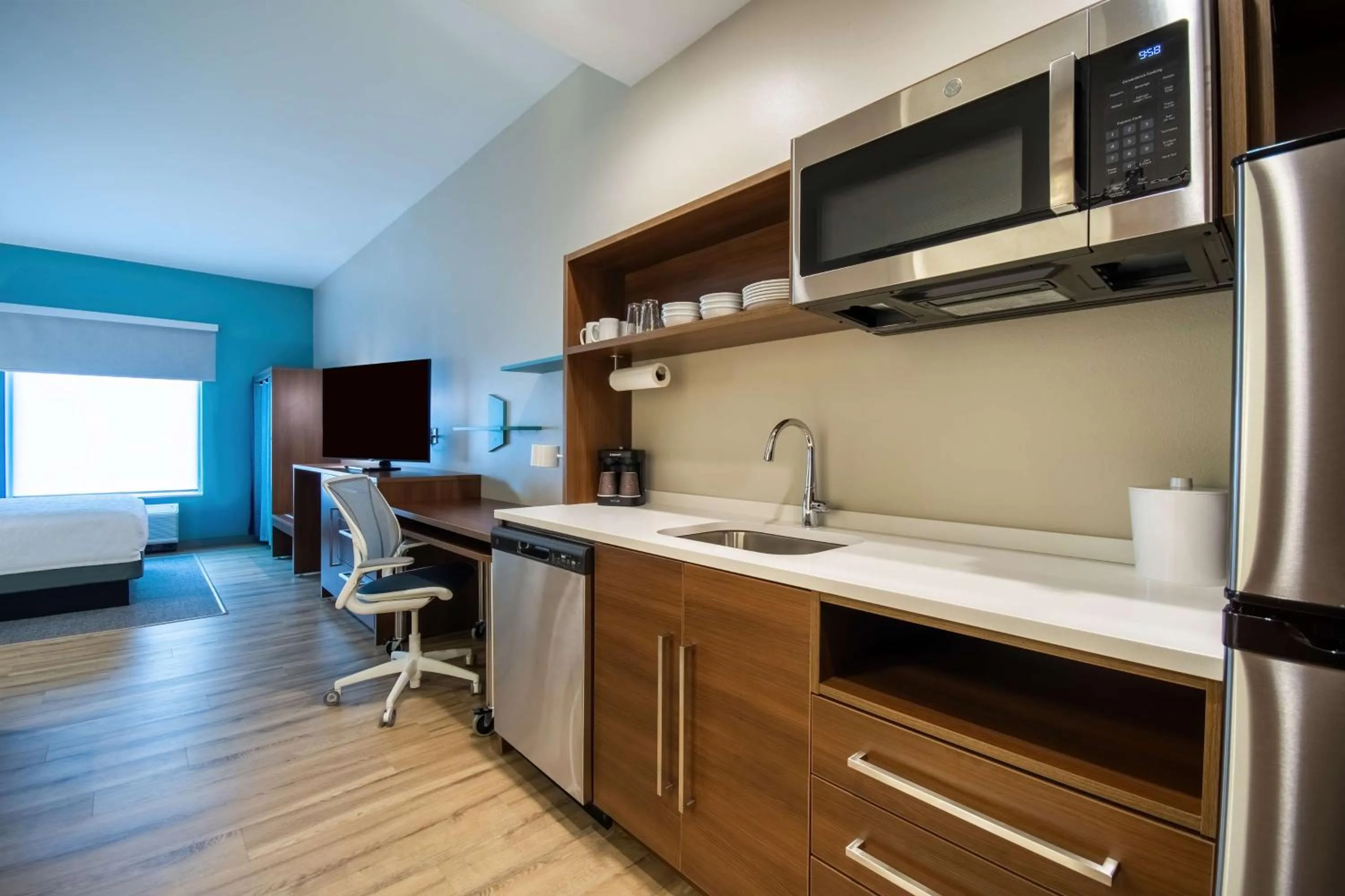 Kitchen or kitchenette in Home2 Suites By Hilton West Chester Cincinnati