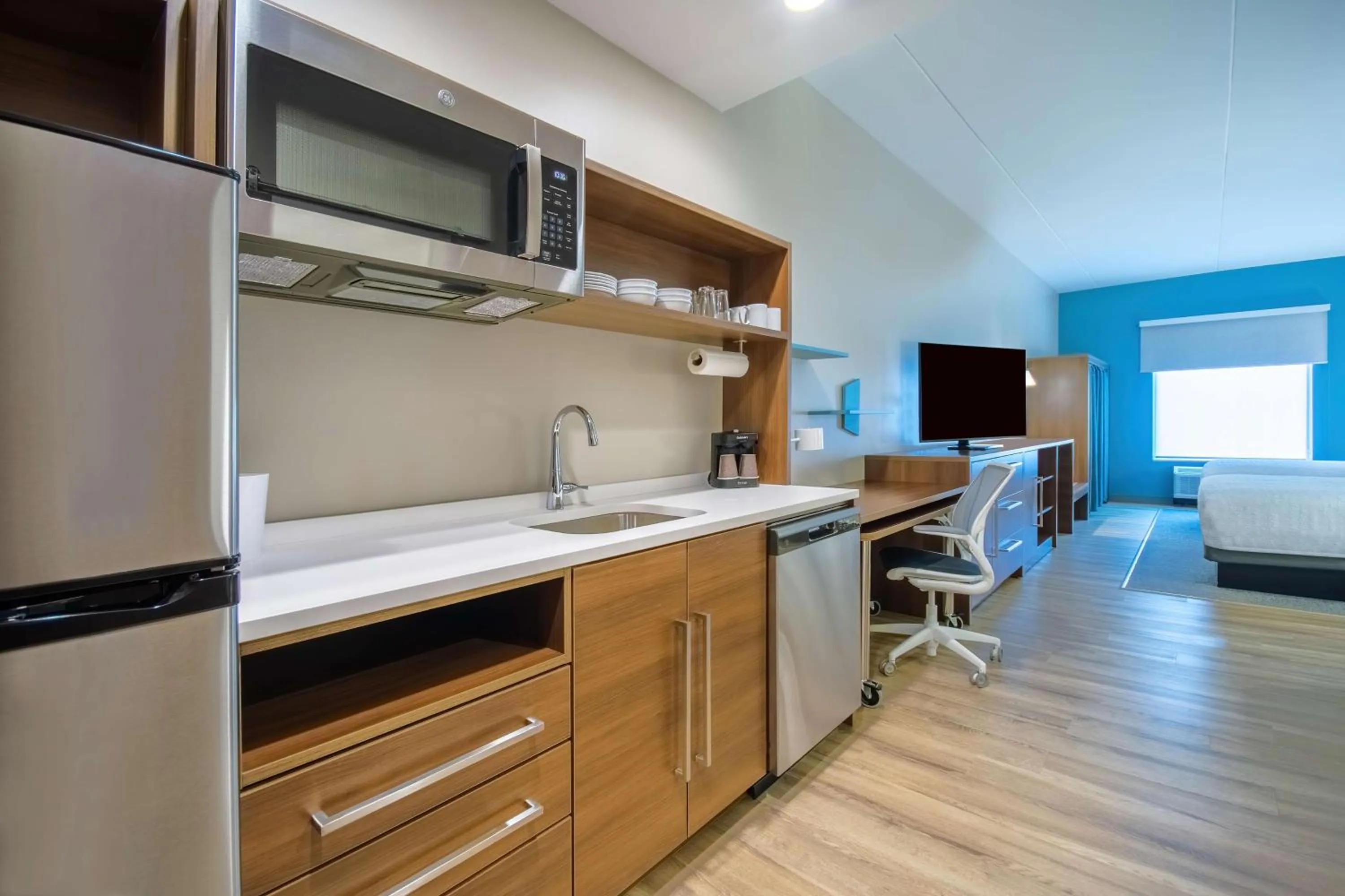 Kitchen or kitchenette in Home2 Suites By Hilton West Chester Cincinnati